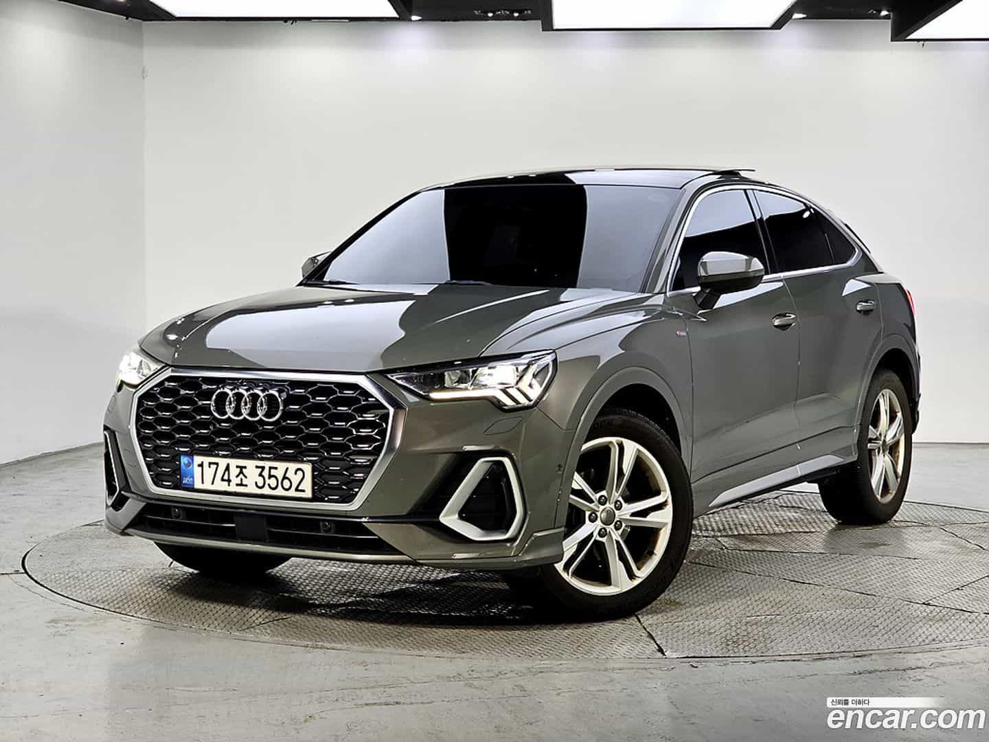 Q3 Audi 2020.11-OUTER-001