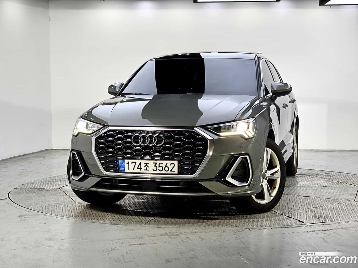 Q3 Audi 2020.11-OUTER-002