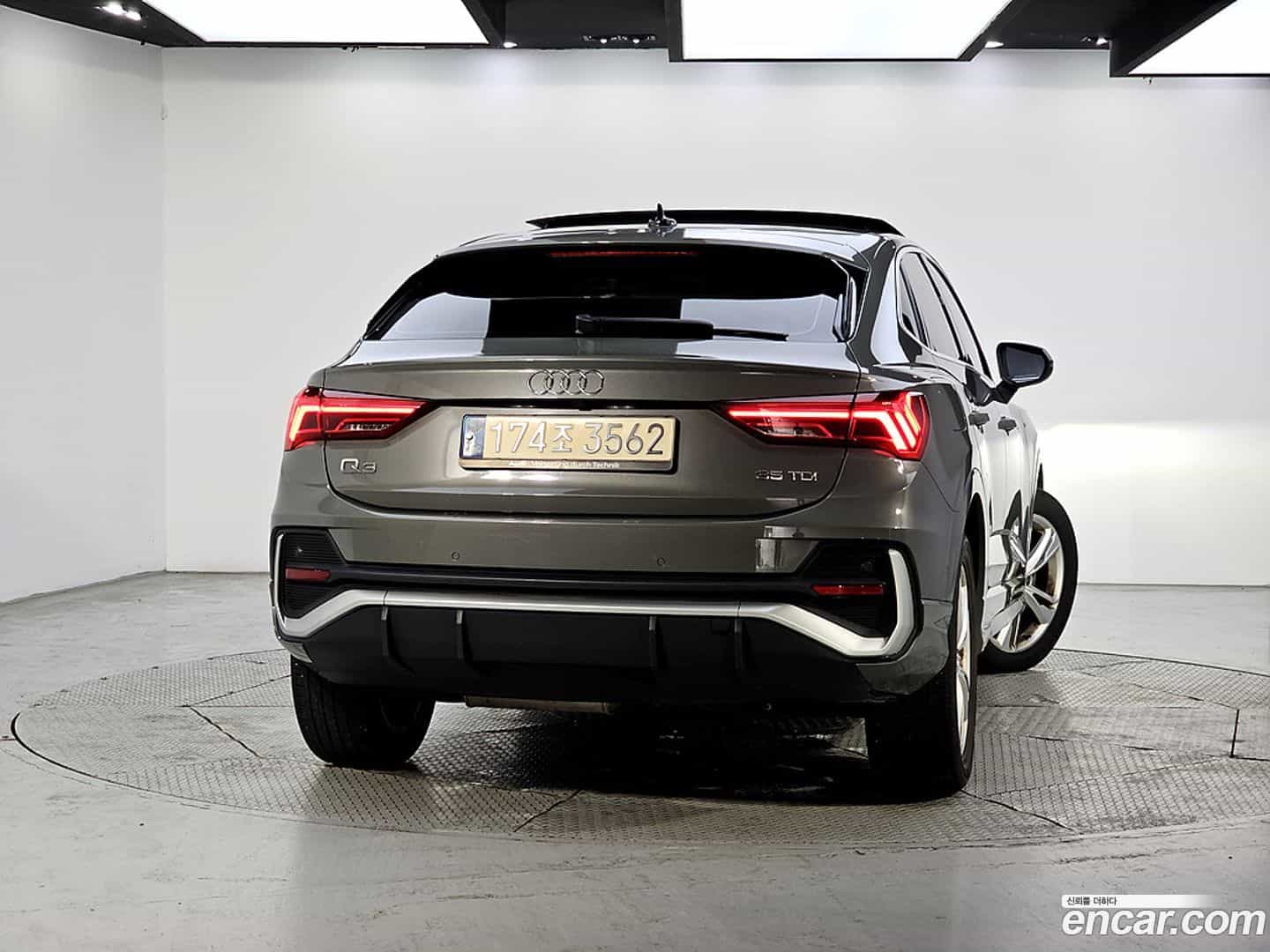 Q3 Audi 2020.11-OUTER-003