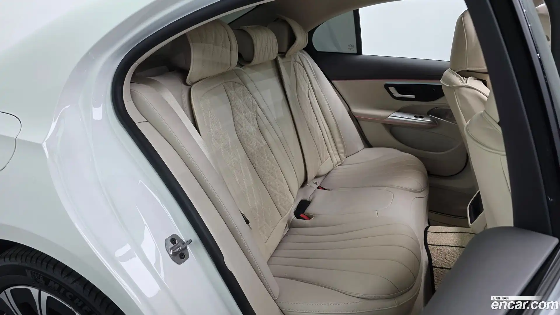 E-Class Mercedes-Benz 2024.11-OPTION-015