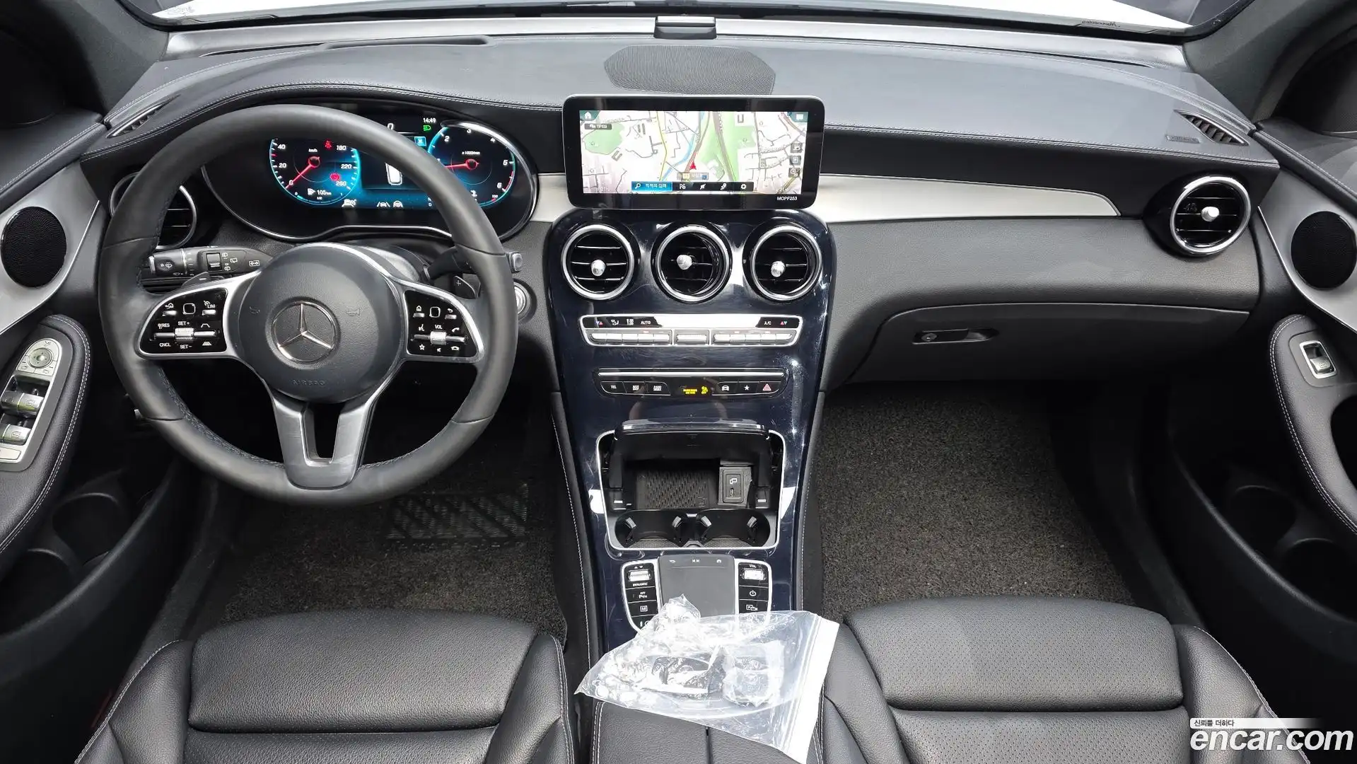 GLC-Class Mercedes-Benz 2021.2-INNER-007
