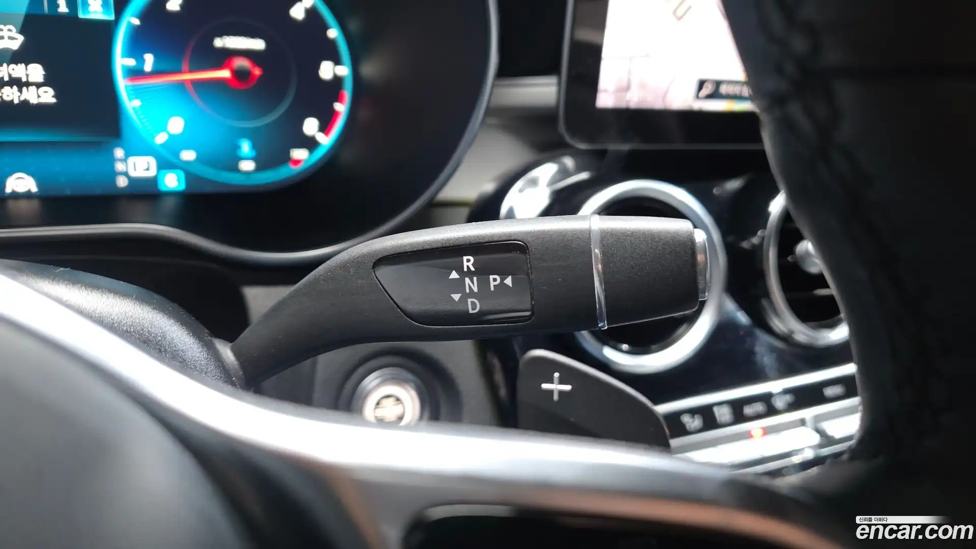 GLC-Class Mercedes-Benz 2021.2-INNER-009