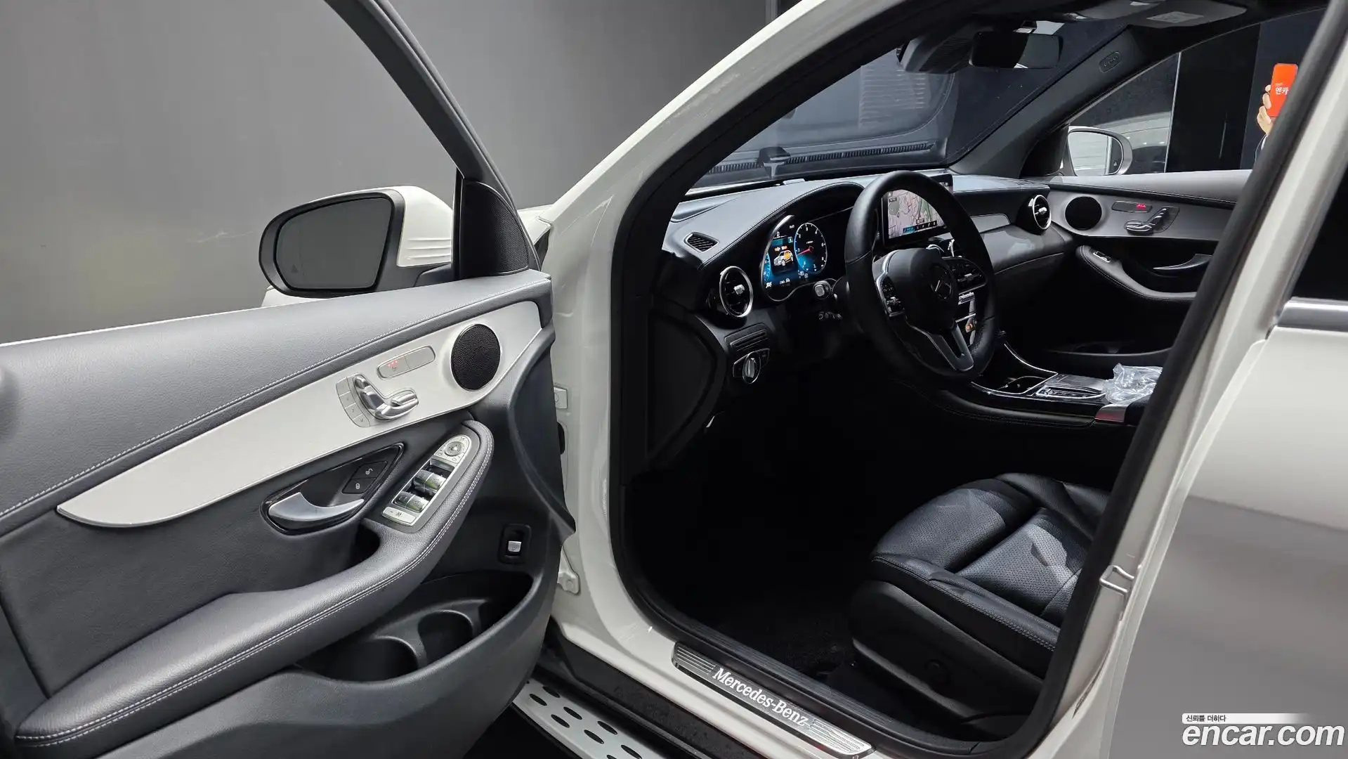 GLC-Class Mercedes-Benz 2021.2-INNER-010