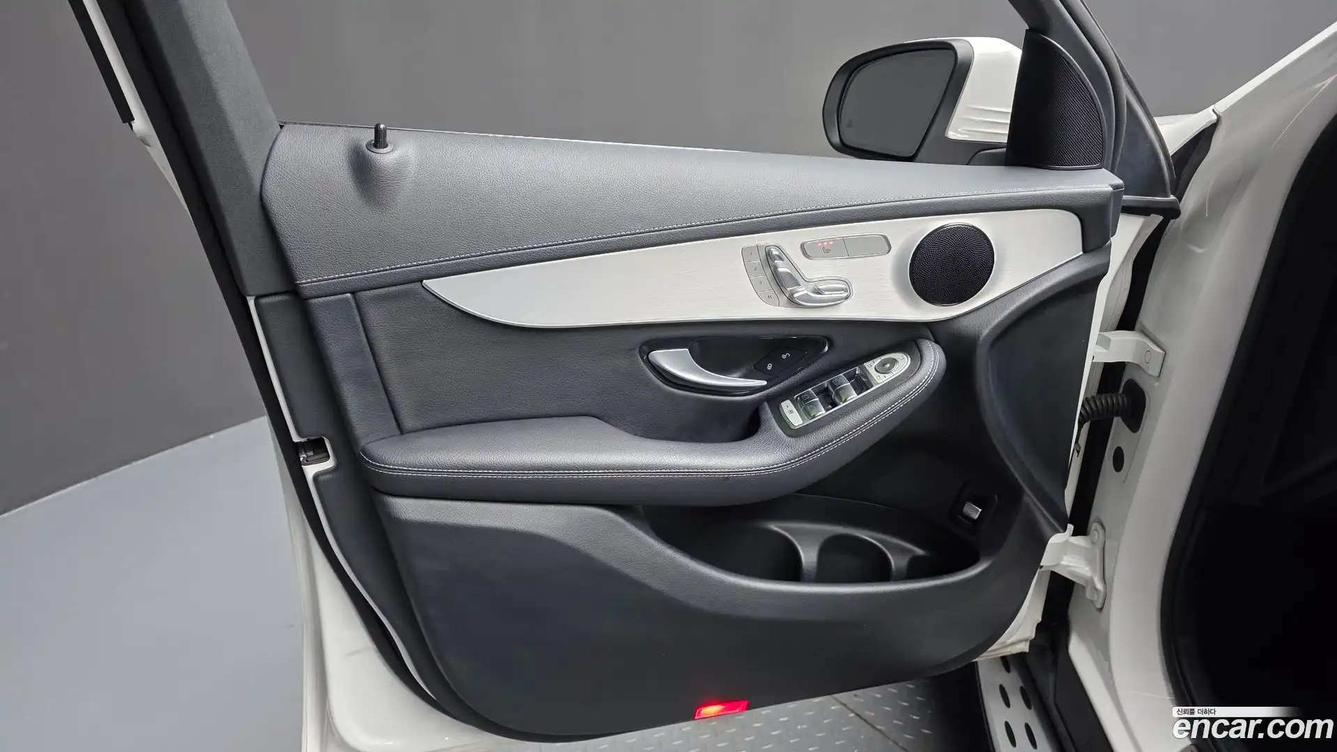 GLC-Class Mercedes-Benz 2021.2-INNER-034