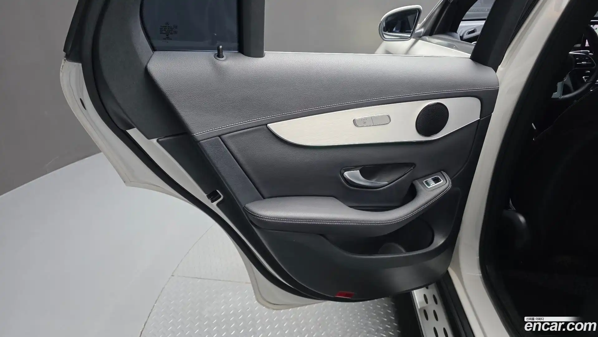 GLC-Class Mercedes-Benz 2021.2-INNER-035