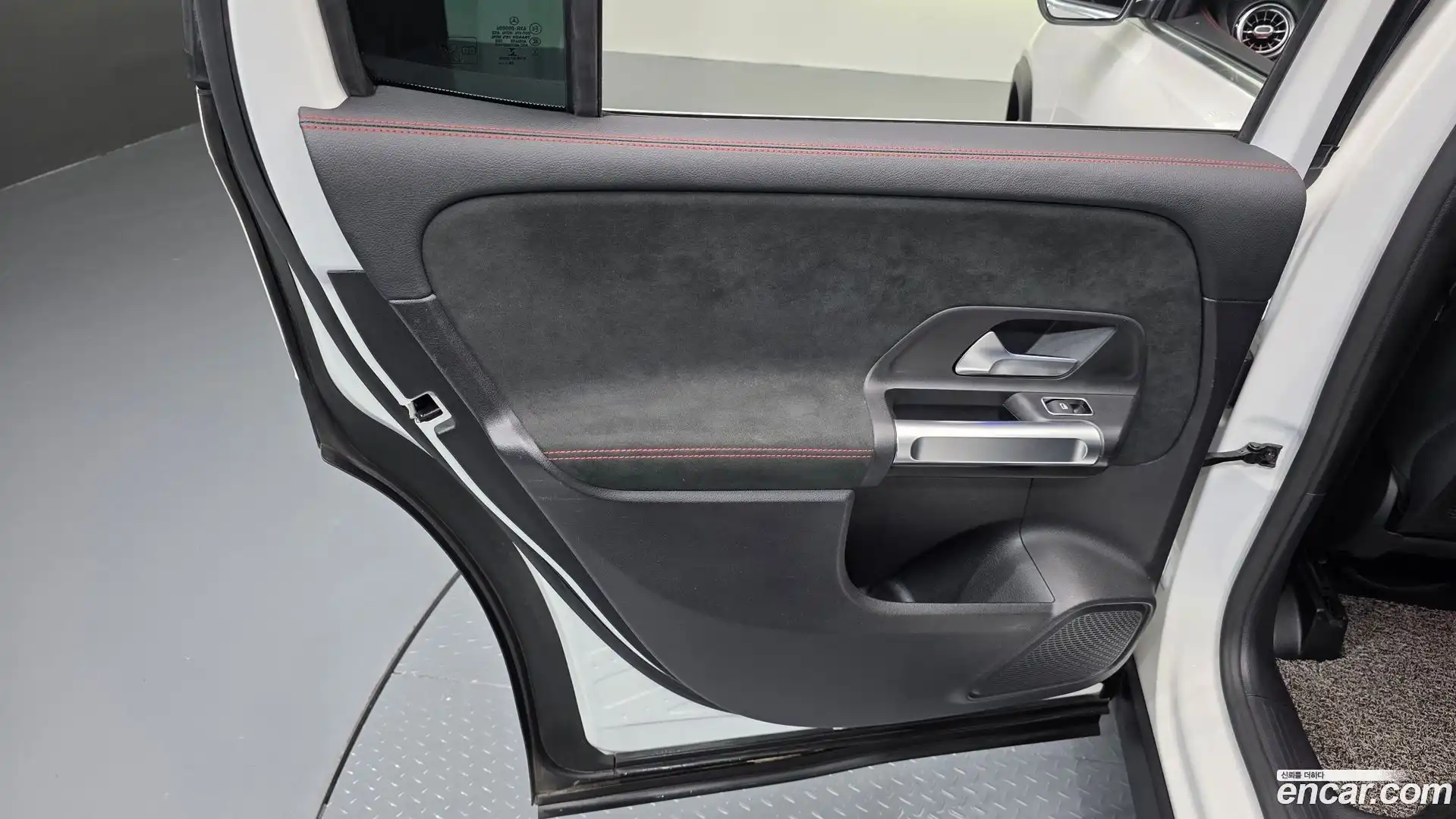 GLB-Class Mercedes-Benz 2021.3-INNER-035