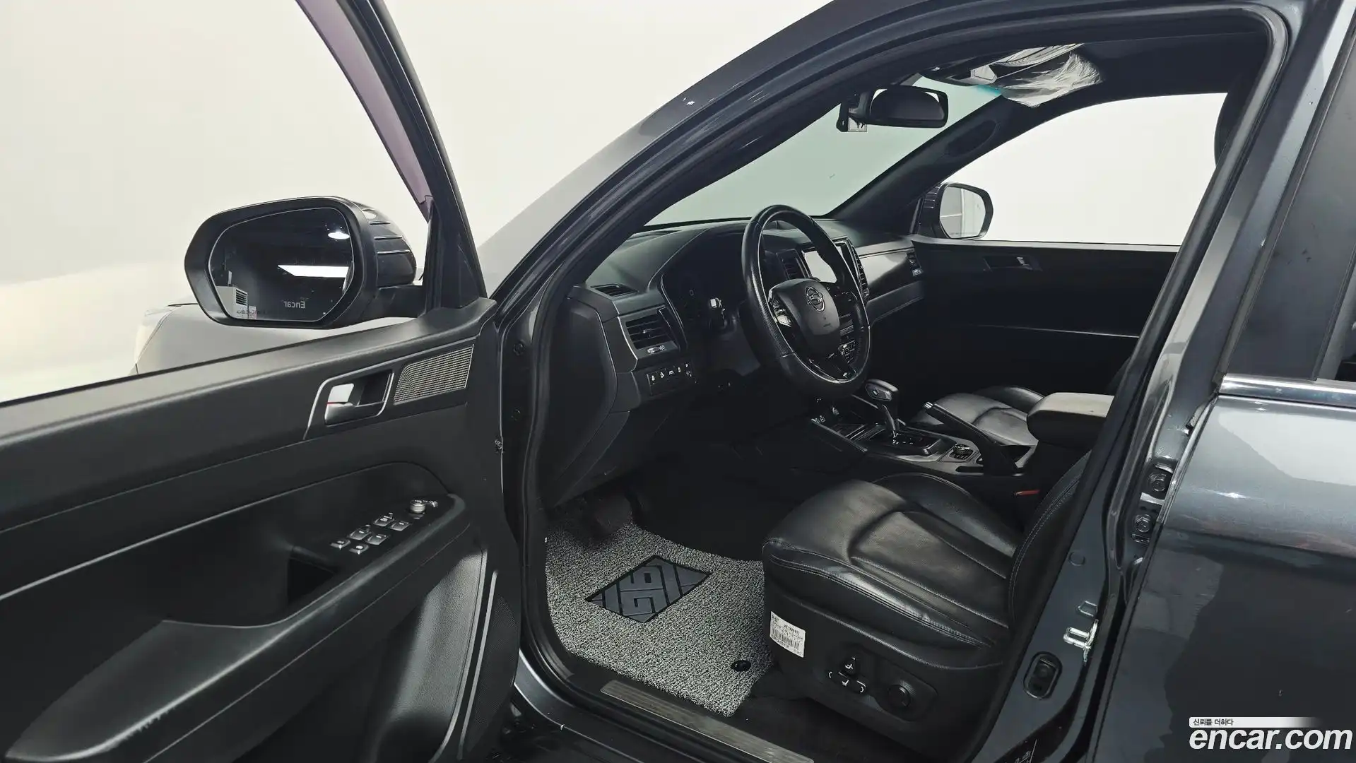 Rexton KG Mobility 2022.5-INNER-010