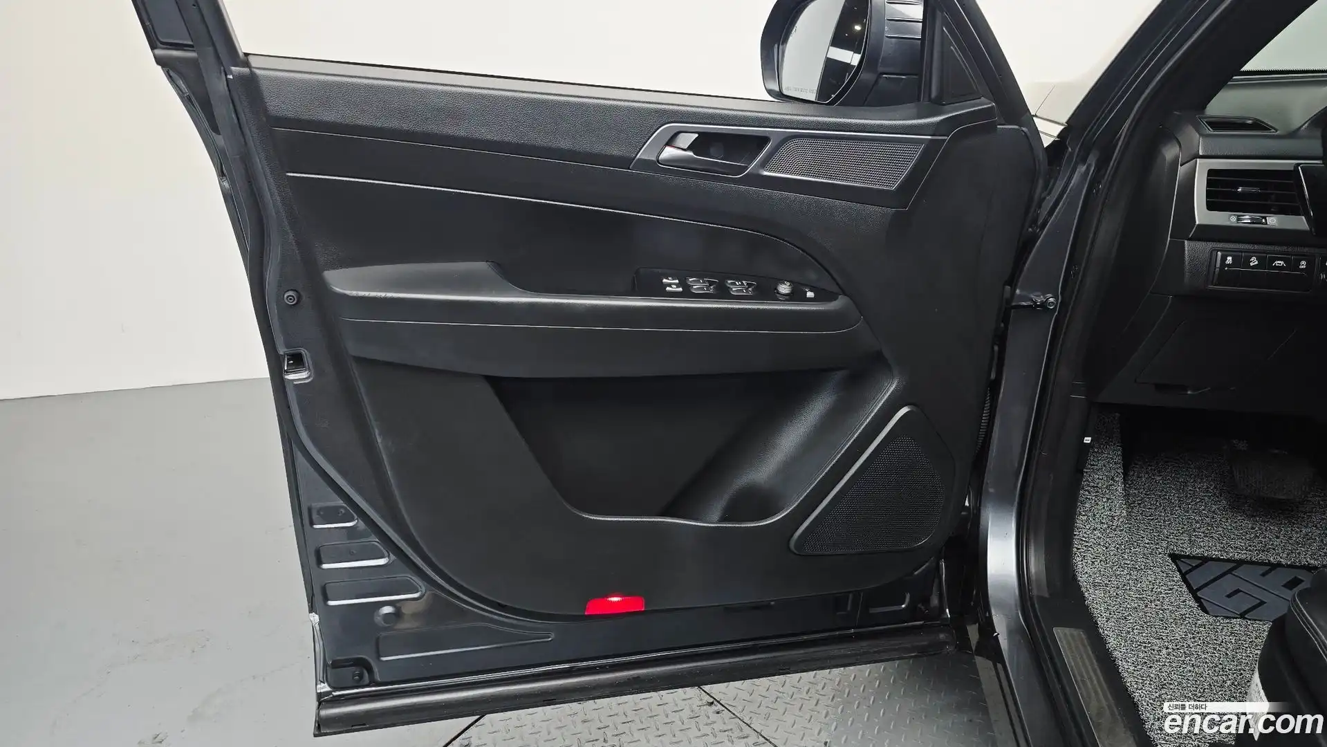 Rexton KG Mobility 2022.5-INNER-034