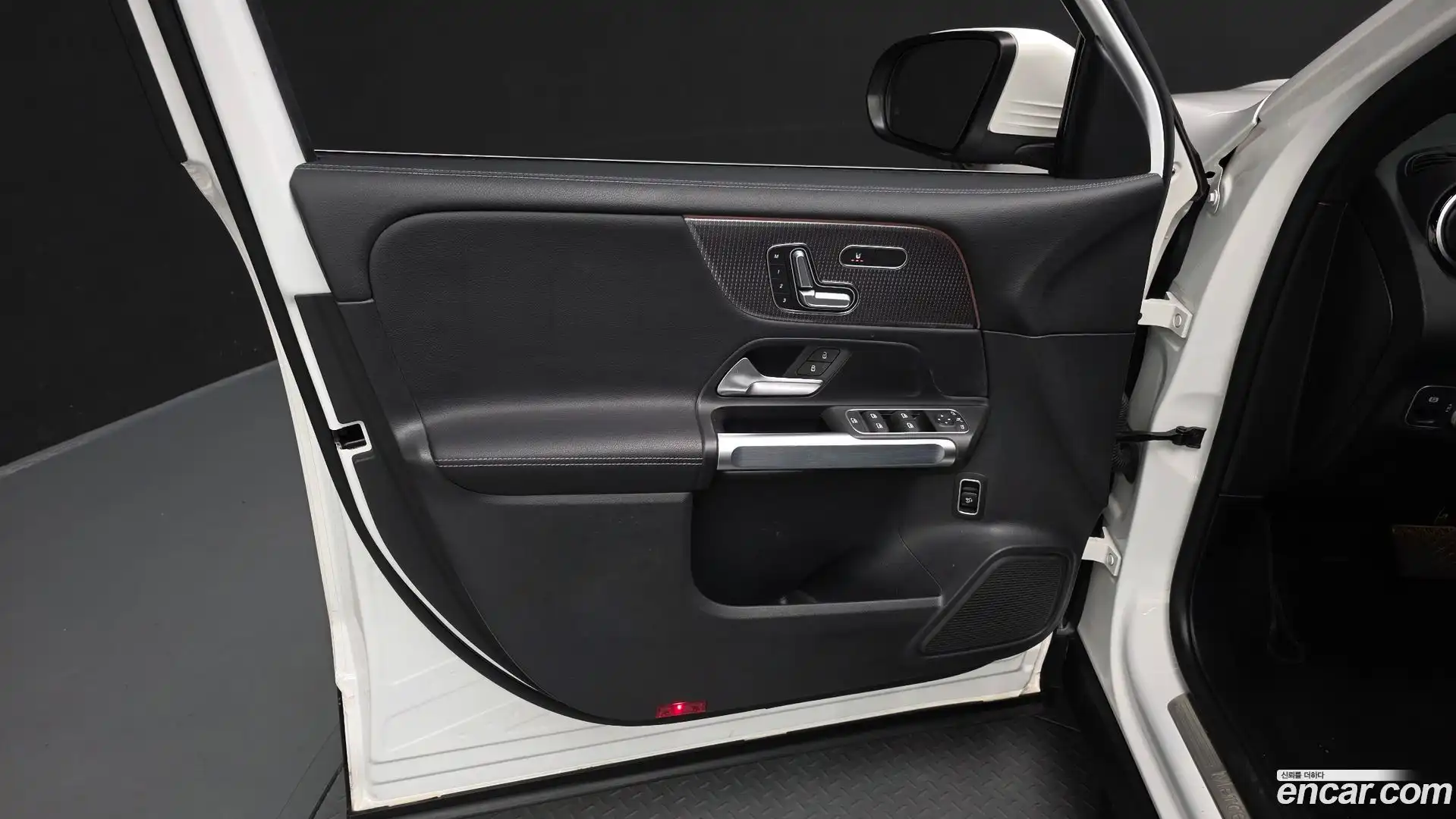 GLB-Class Mercedes-Benz 2022.9-INNER-034