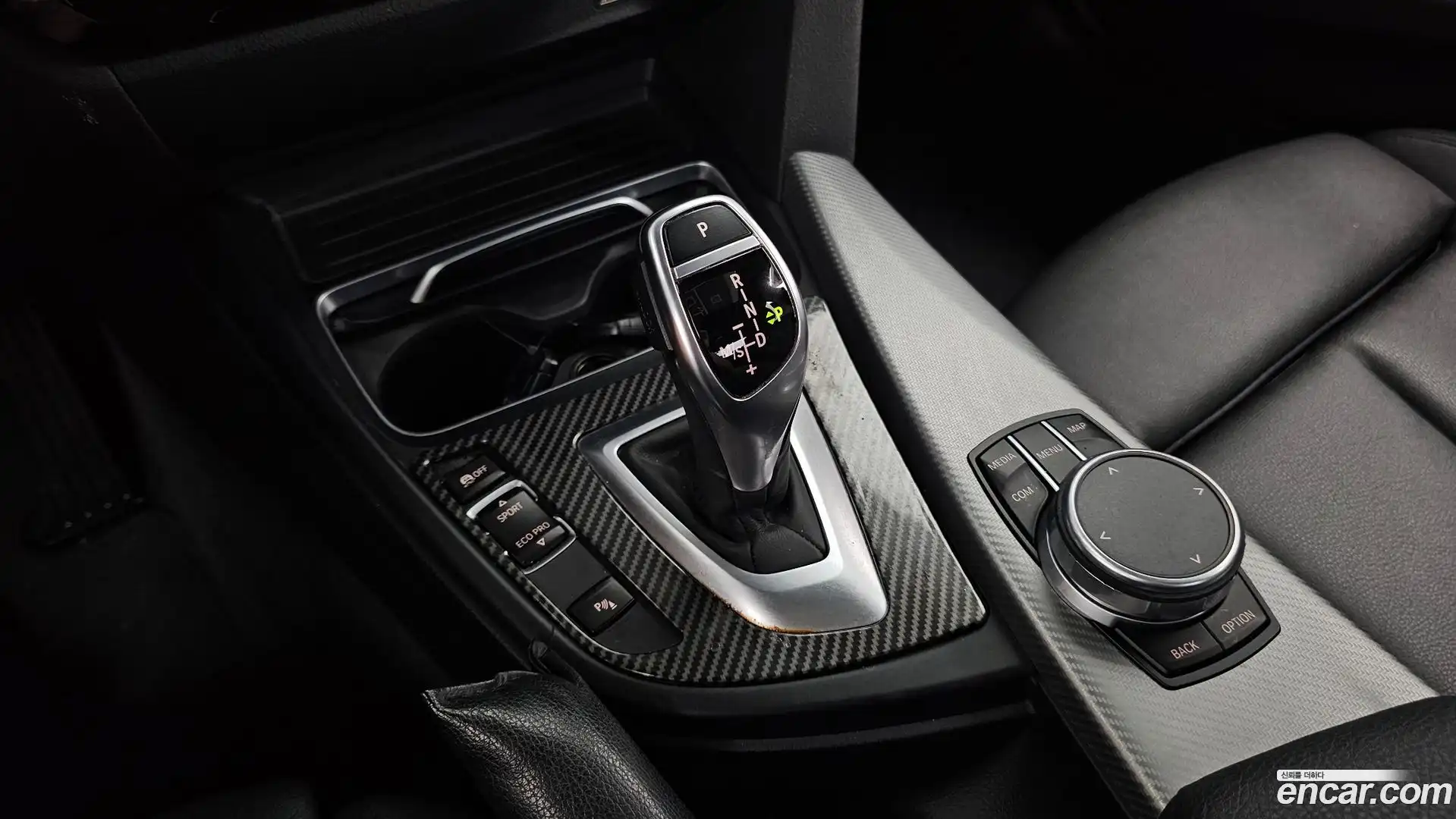 3-Series BMW 2018.10-INNER-009