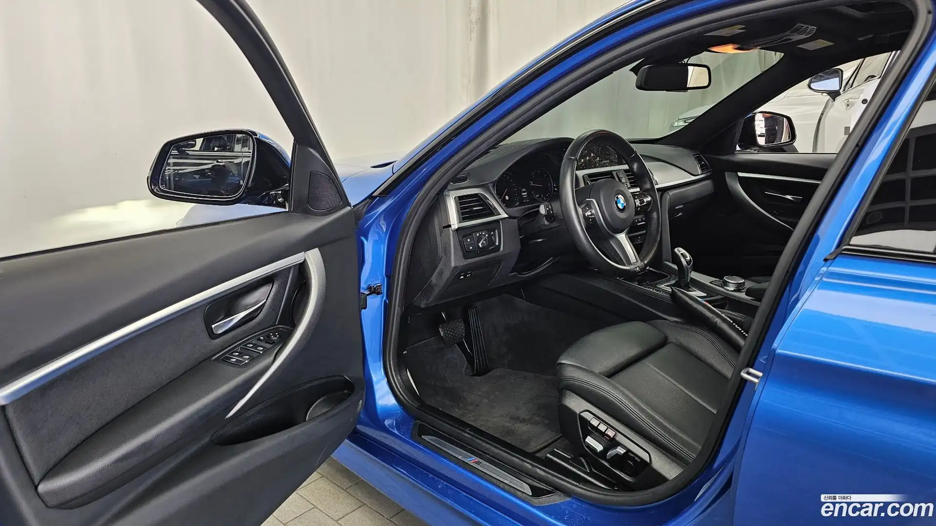 3-Series BMW 2018.10-INNER-010