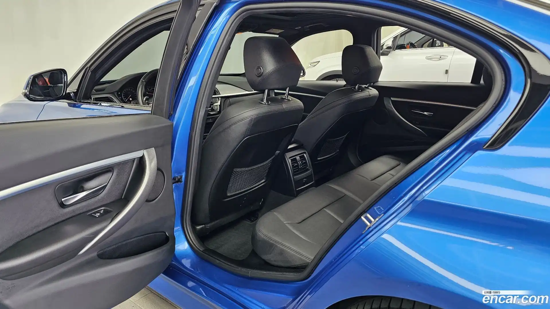 3-Series BMW 2018.10-INNER-036