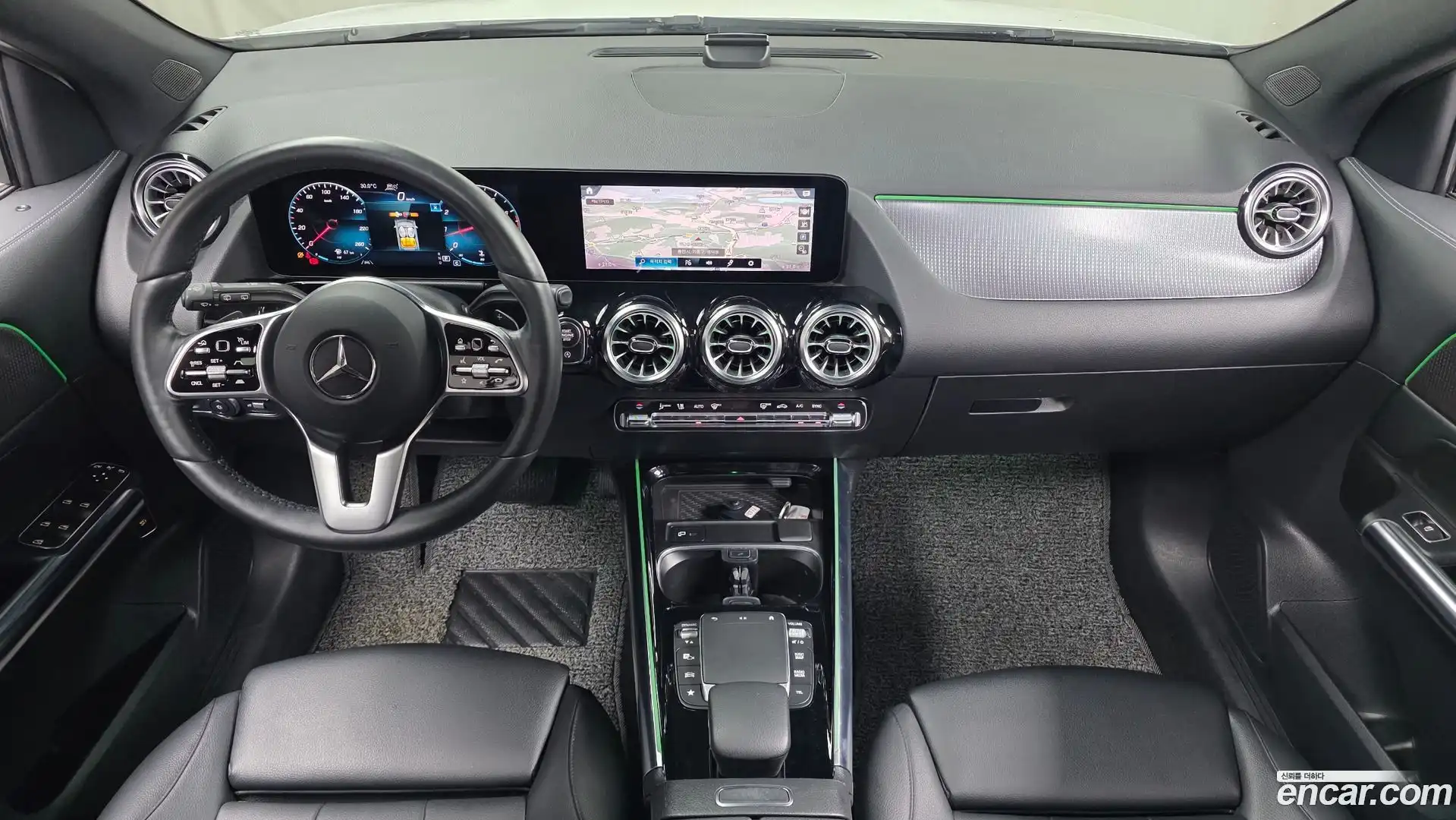 GLA-Class Mercedes-Benz 2021.3-INNER-007