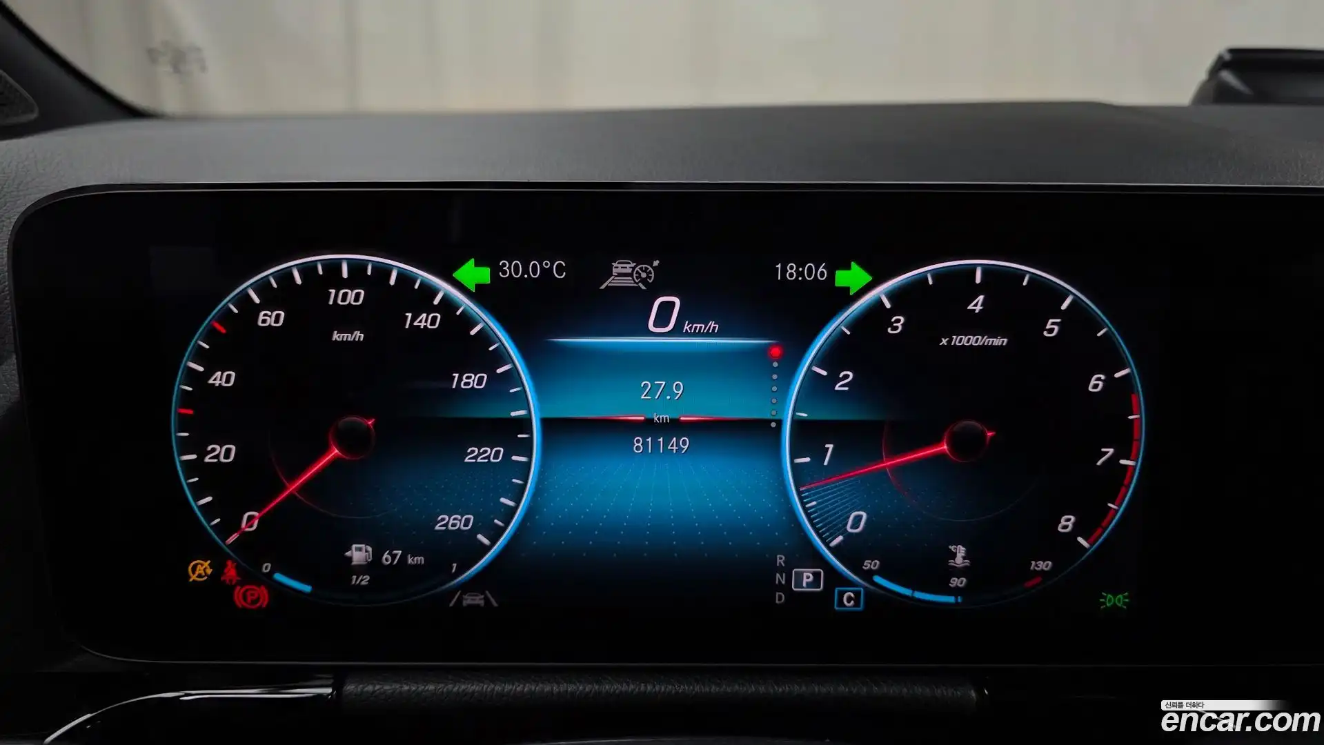GLA-Class Mercedes-Benz 2021.3-INNER-008