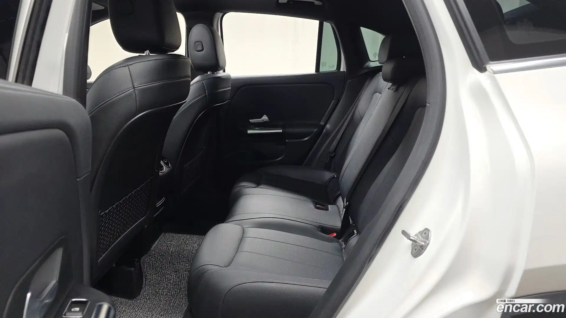GLA-Class Mercedes-Benz 2021.3-OPTION-016