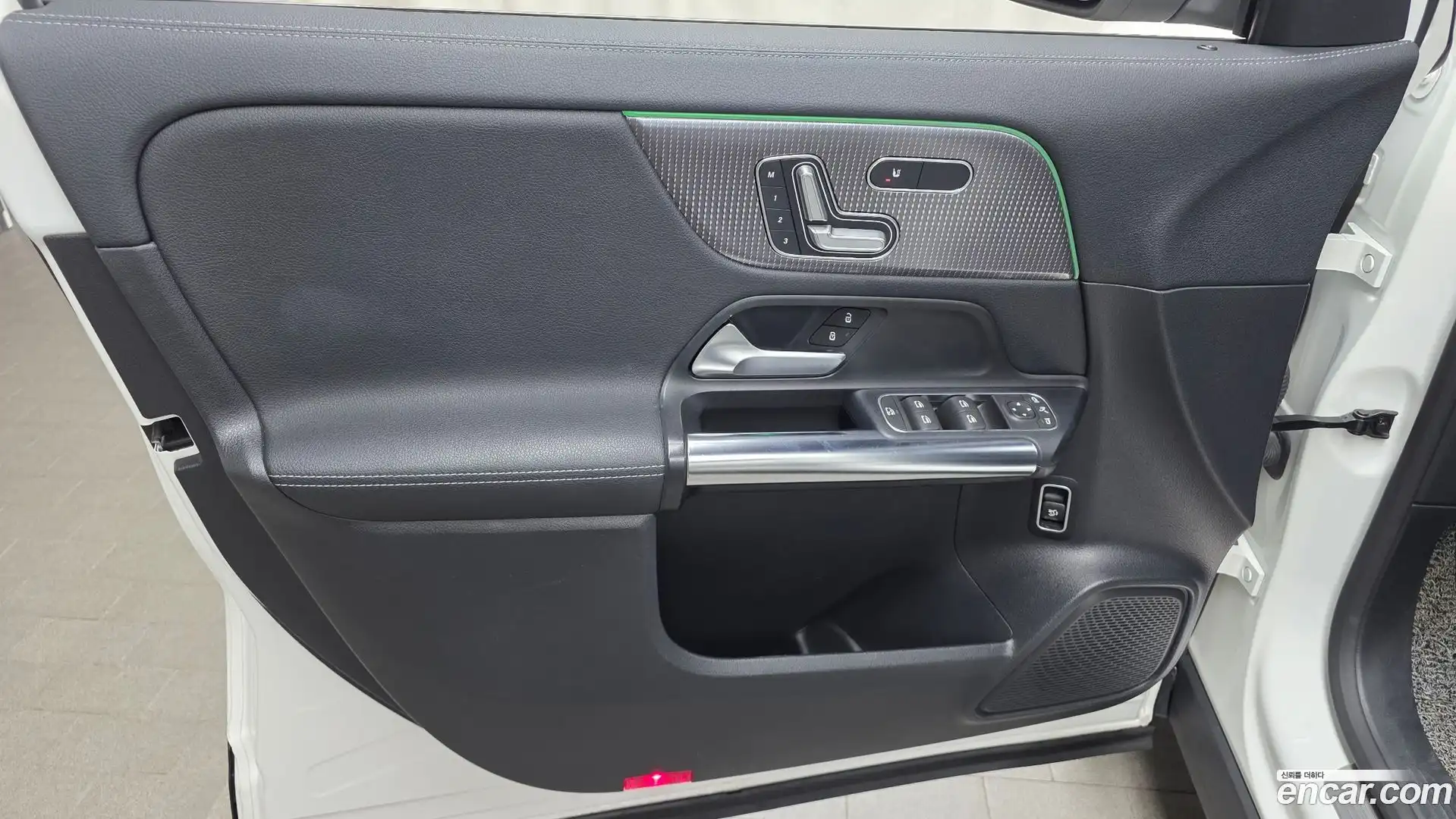 GLA-Class Mercedes-Benz 2021.3-INNER-034