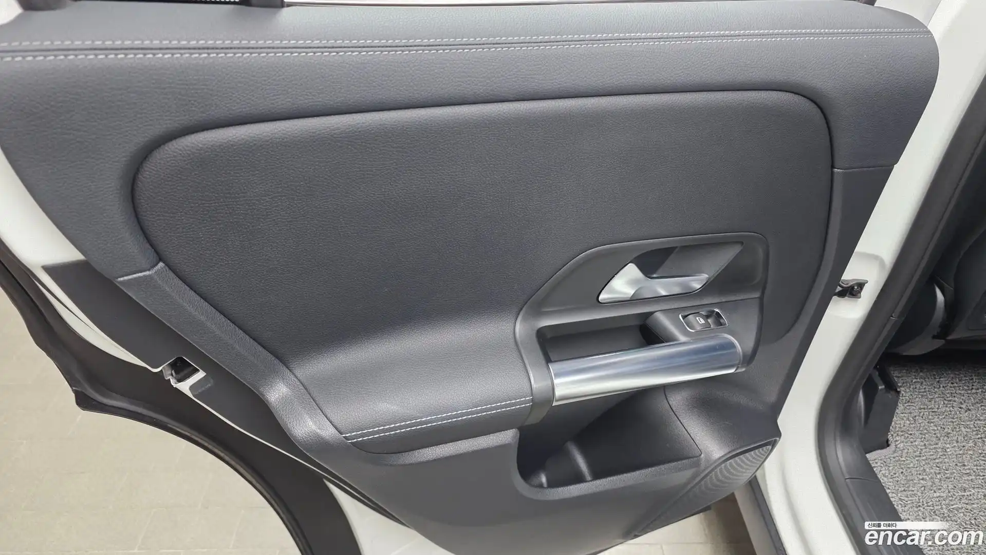 GLA-Class Mercedes-Benz 2021.3-INNER-035