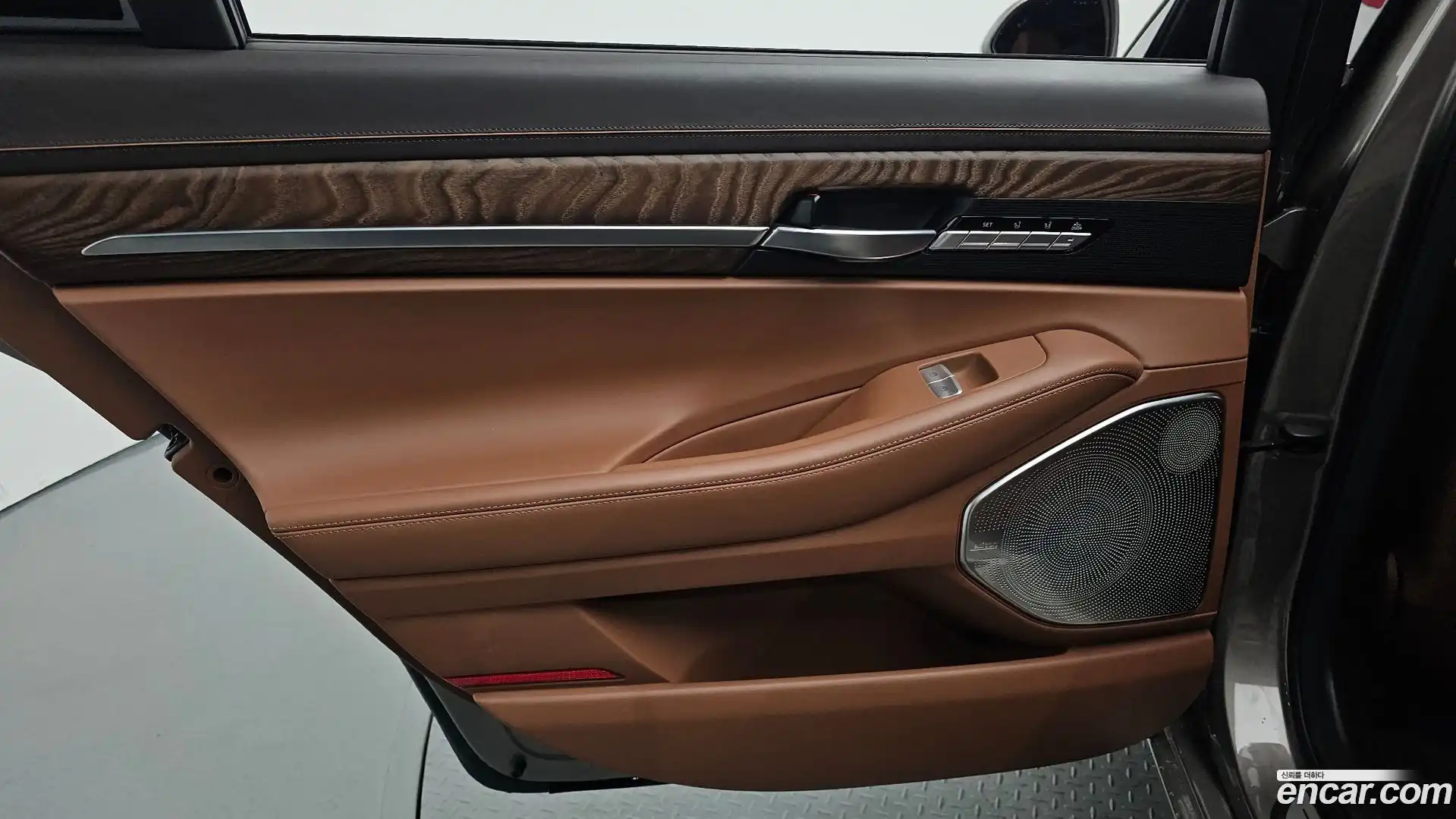 G90 Genesis 2020.1-INNER-035