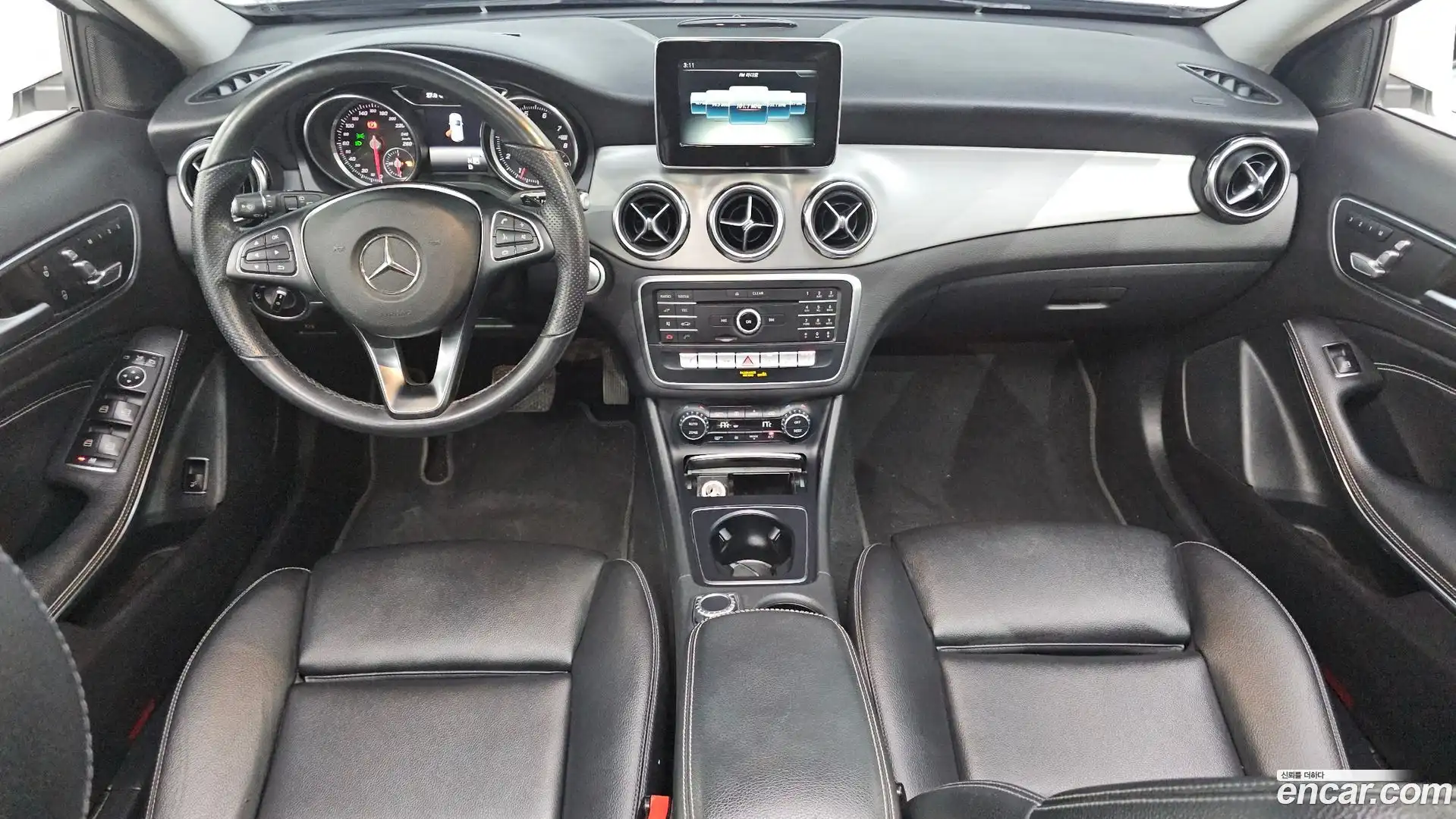 GLA-Class Mercedes-Benz 2019.5-INNER-007