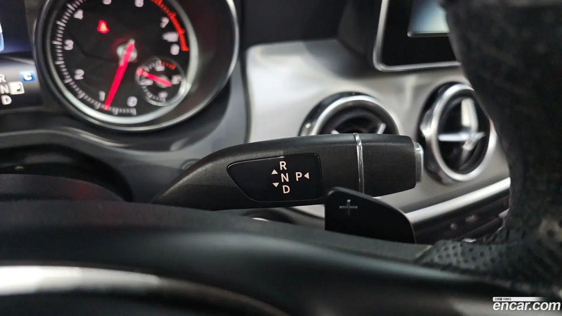 GLA-Class Mercedes-Benz 2019.5-INNER-009