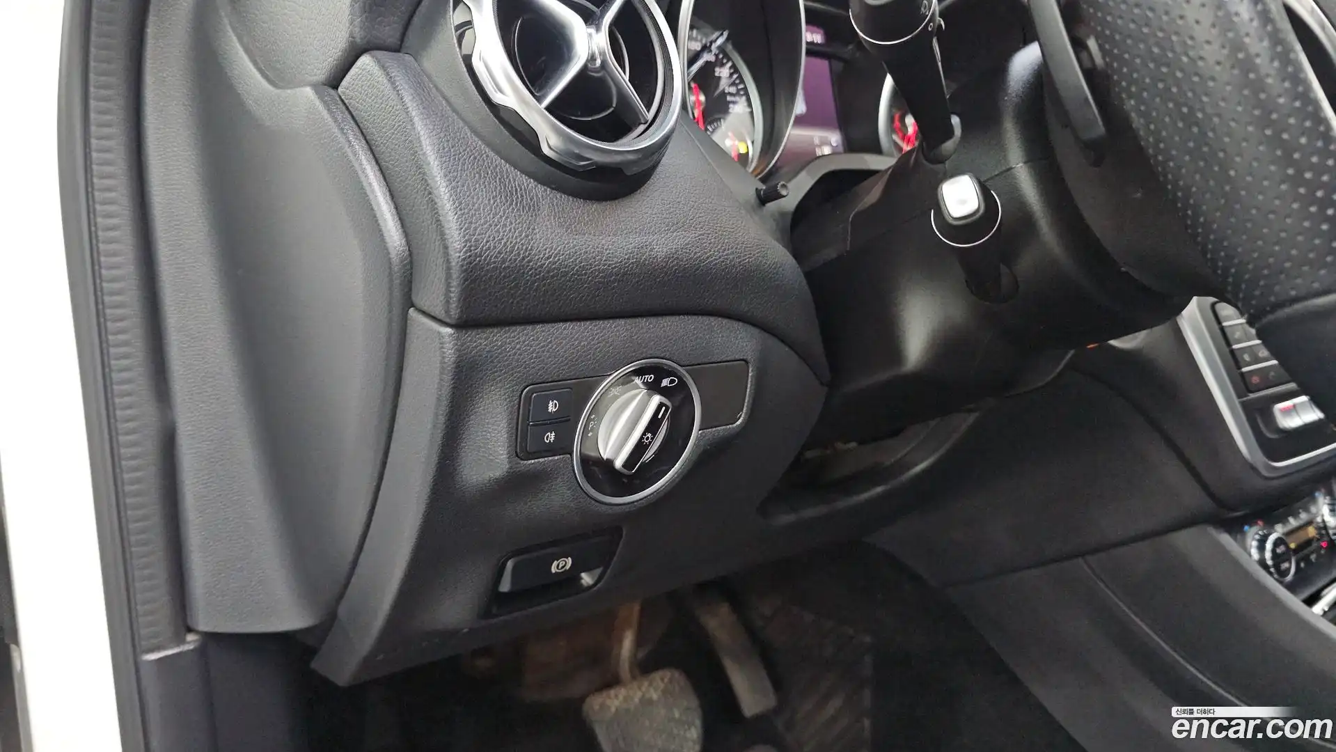 GLA-Class Mercedes-Benz 2019.5-OPTION-023