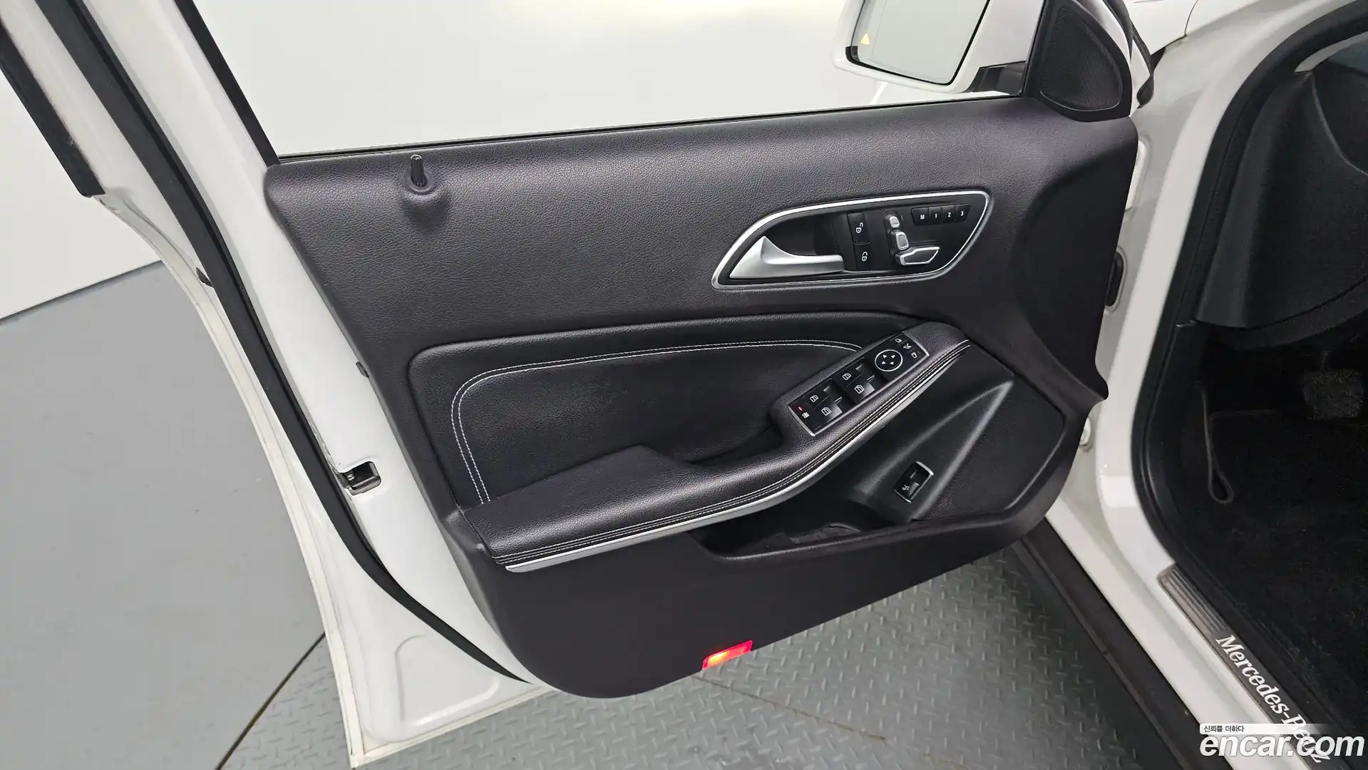 GLA-Class Mercedes-Benz 2019.5-INNER-034