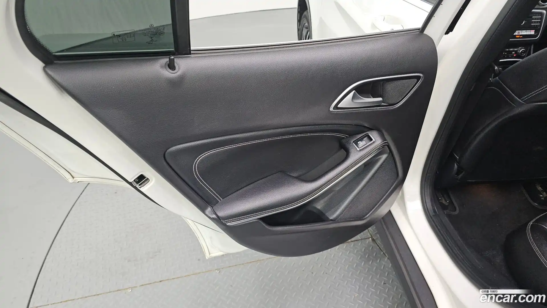 GLA-Class Mercedes-Benz 2019.5-INNER-035