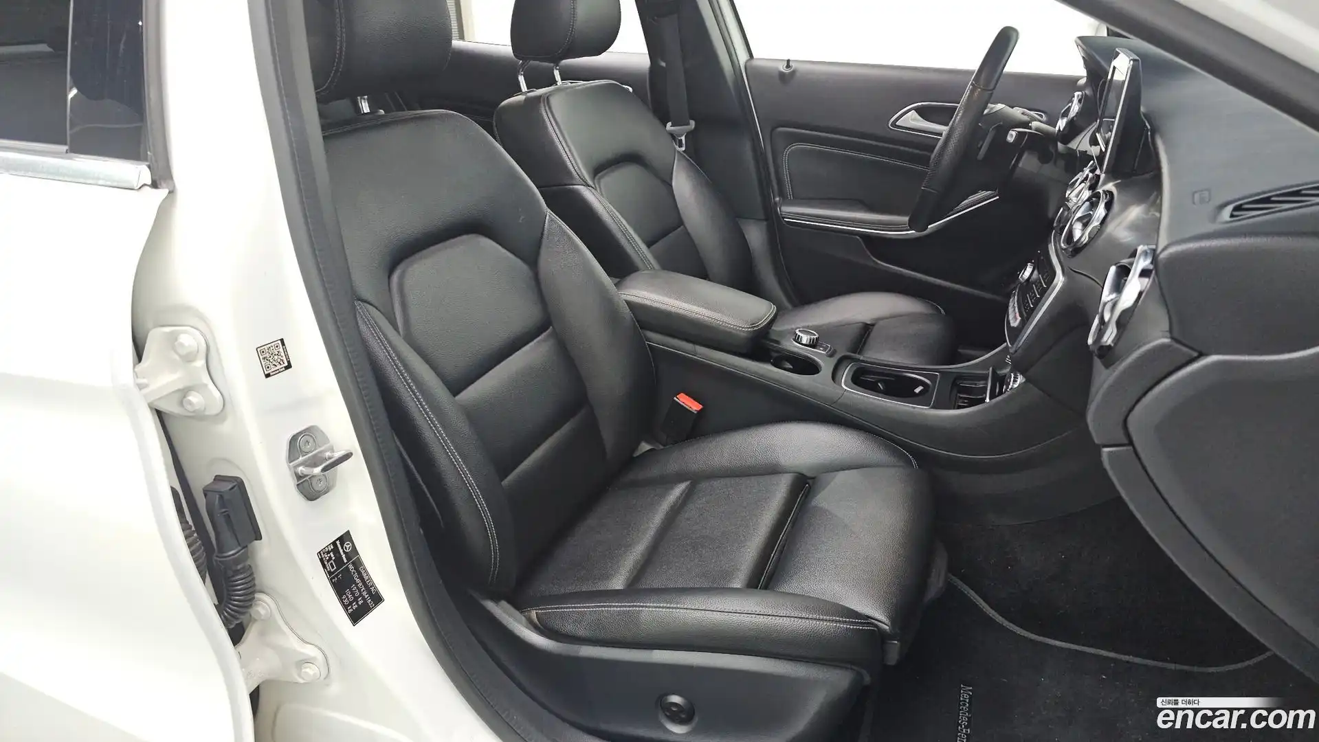 GLA-Class Mercedes-Benz 2019.5-INNER-036