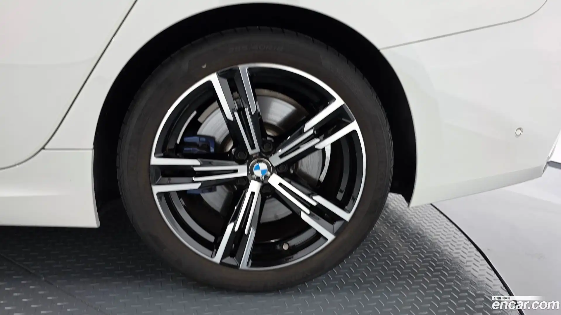 3-Series BMW 2023.8-OUTER-031