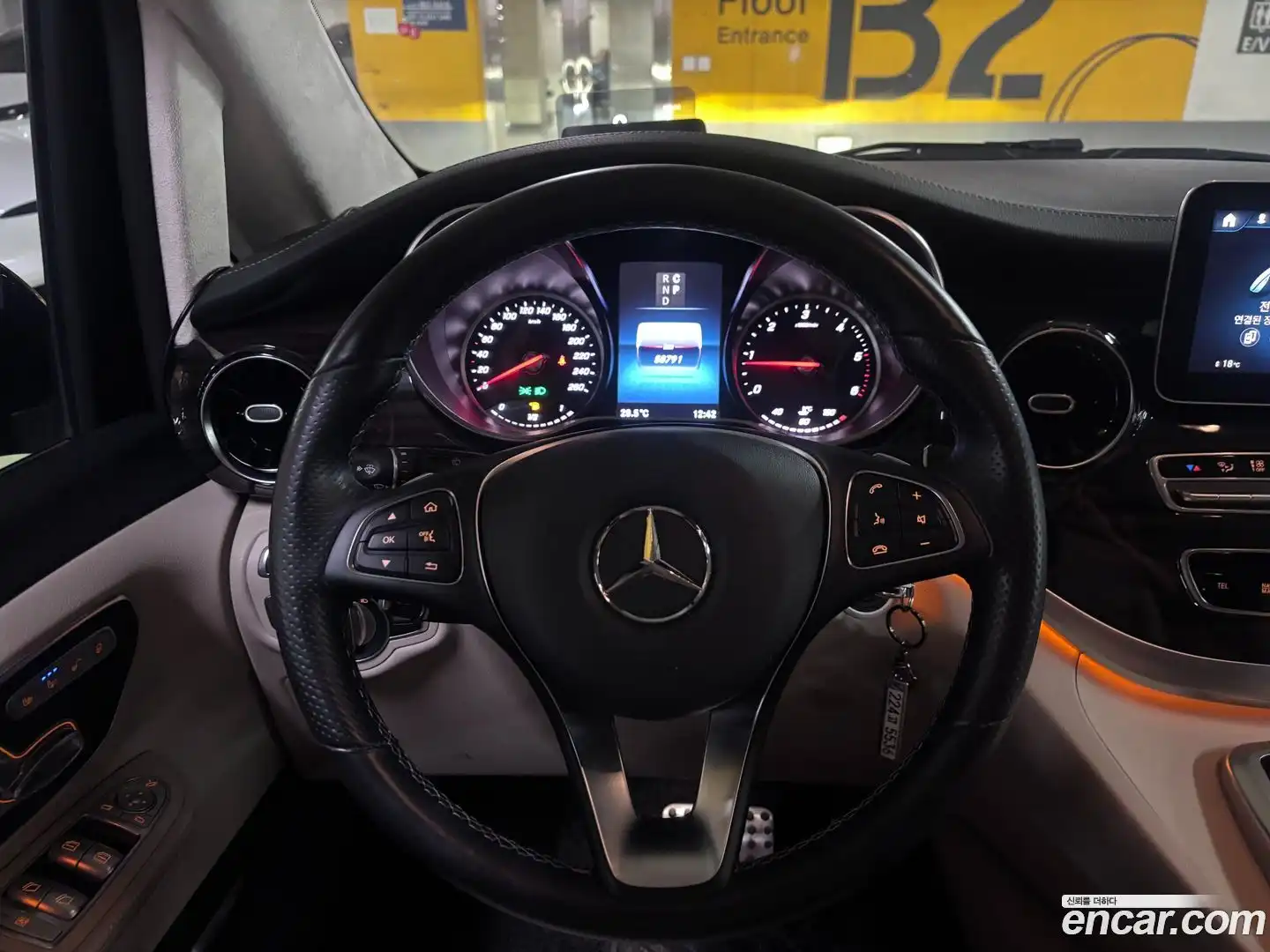 V-Class Mercedes-Benz 2022.9-OUTER-006