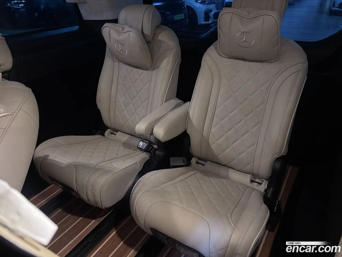 V-Class Mercedes-Benz 2022.9-INNER-009