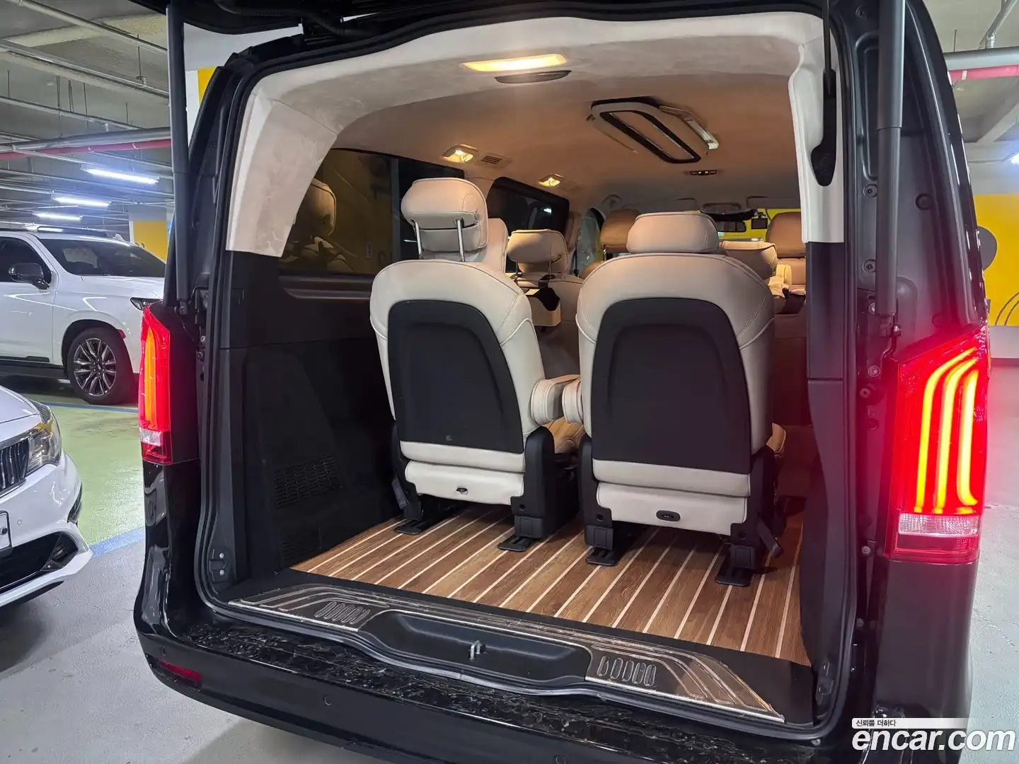 V-Class Mercedes-Benz 2022.9-OPTION-024
