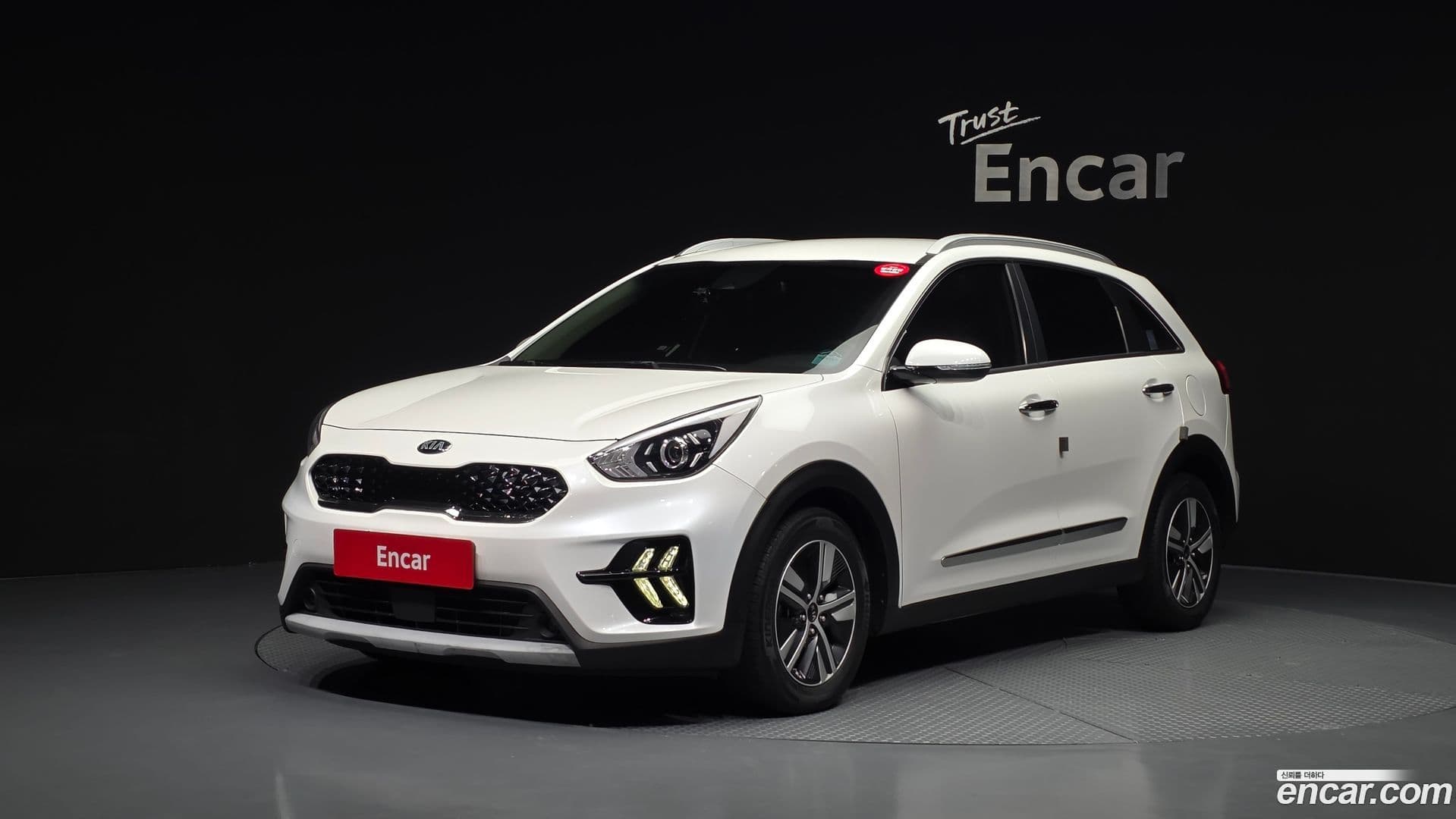 Main__Slider__Photo:Niro Kia 2019.2-0