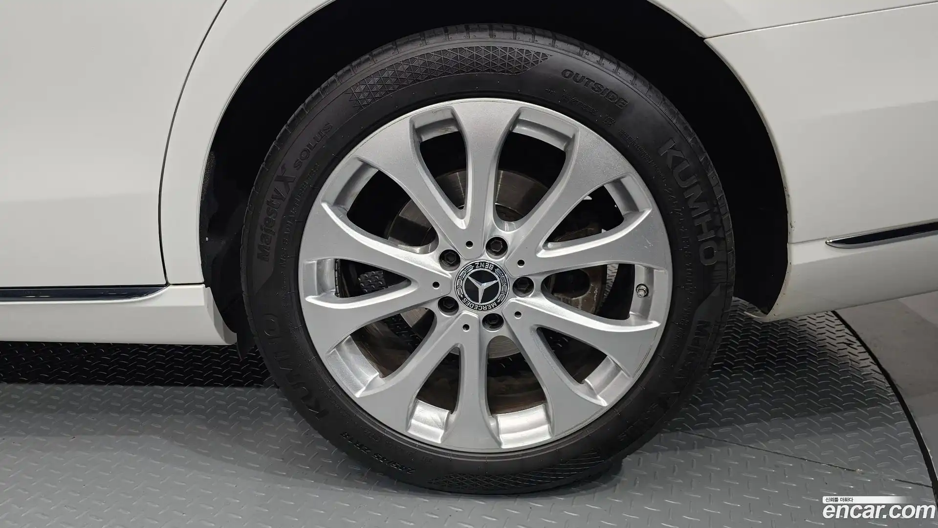 E-Class Mercedes-Benz 2018.4-OUTER-031