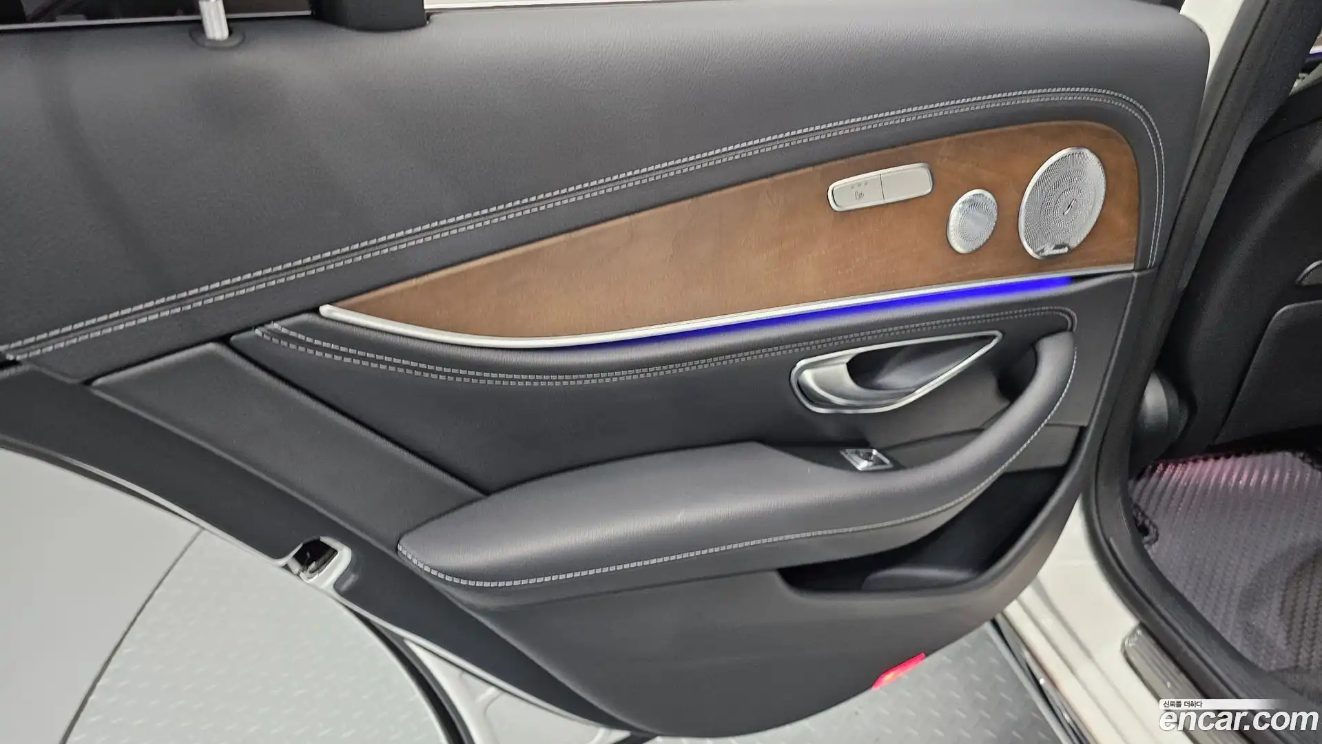 E-Class Mercedes-Benz 2018.4-INNER-035