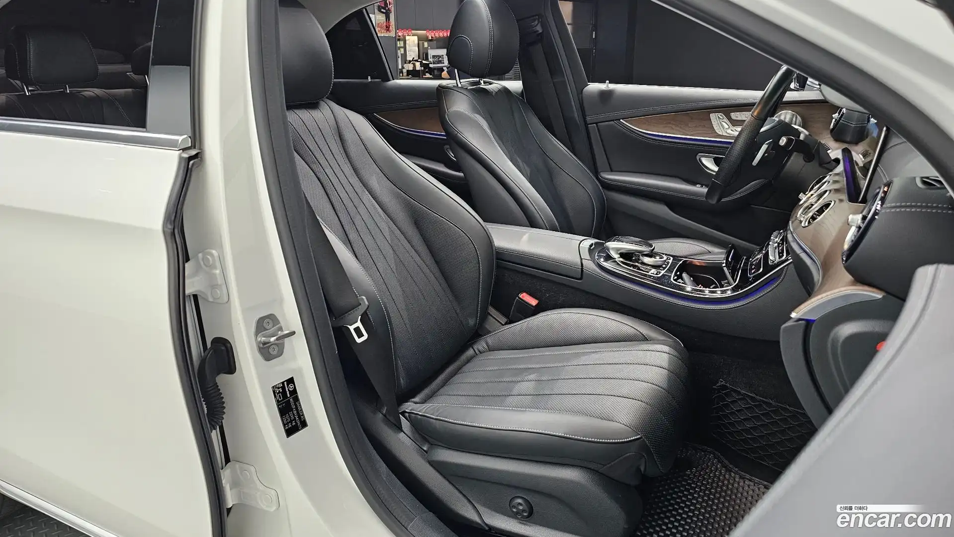 E-Class Mercedes-Benz 2018.4-INNER-036