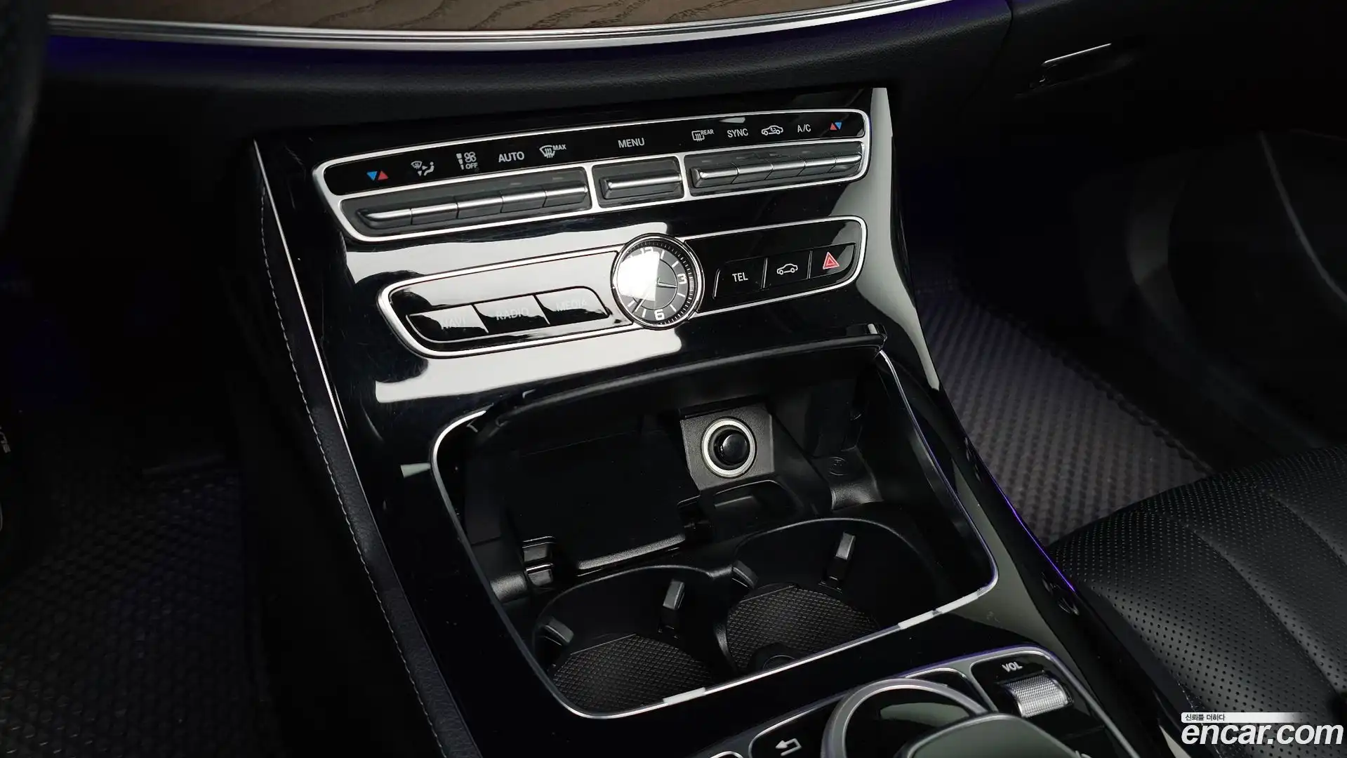 E-Class Mercedes-Benz 2018.4-OPTION-041