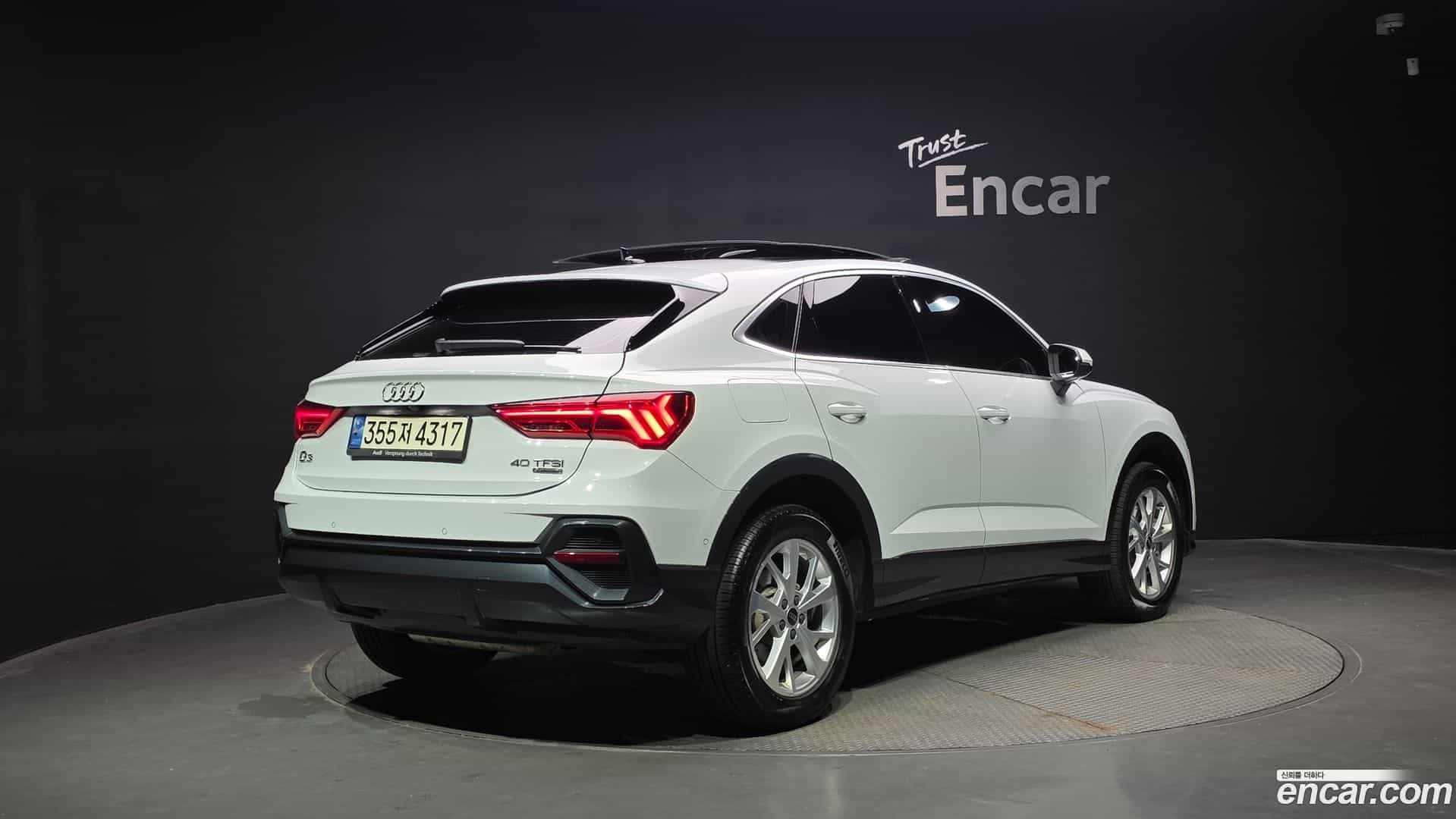 Q3 Audi 2023.11-OUTER-002