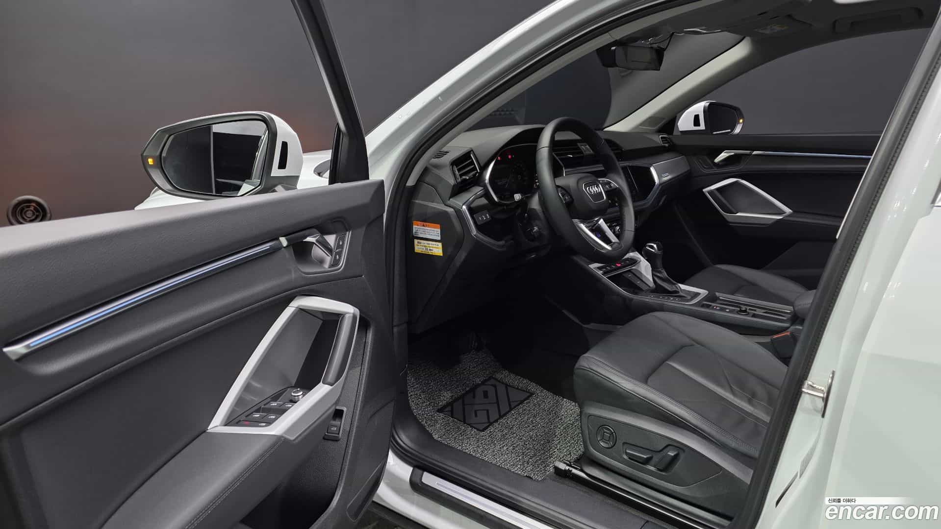 Q3 Audi 2023.11-INNER-010
