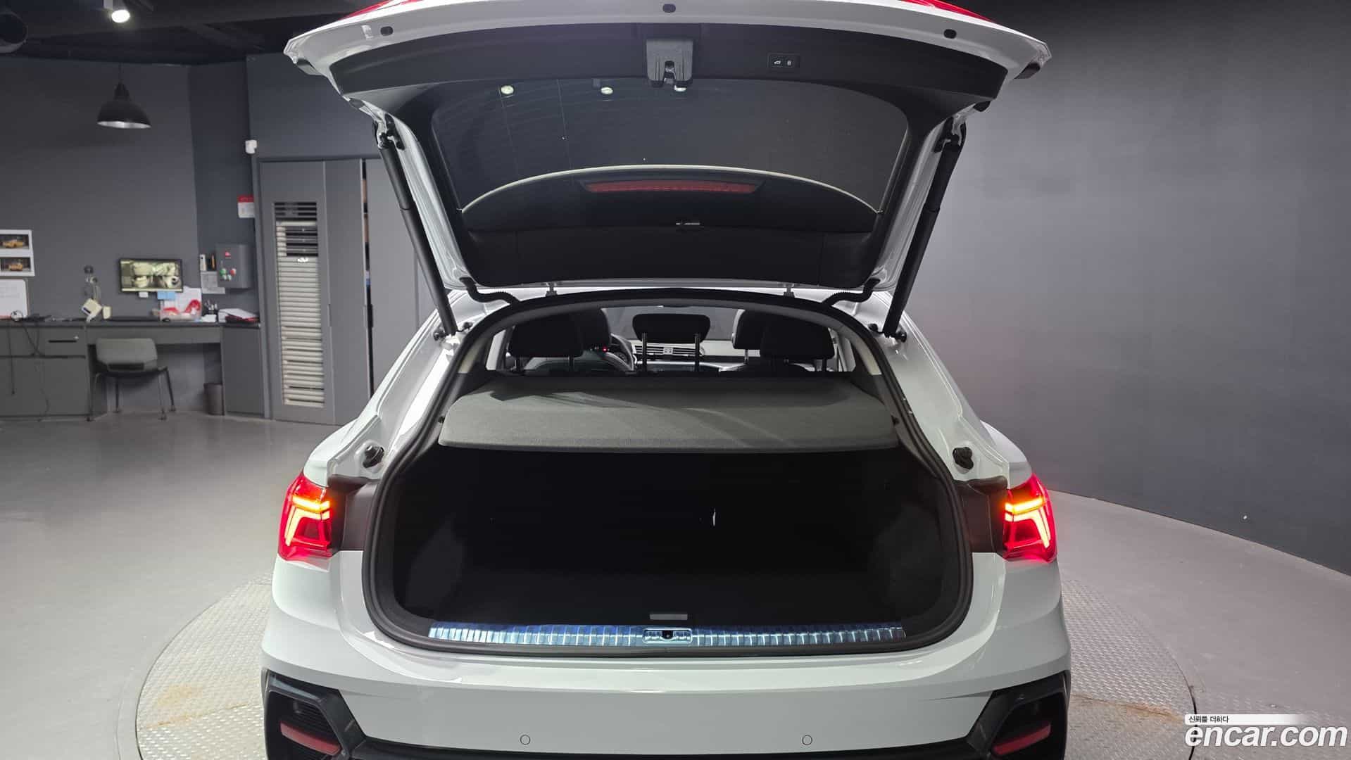 Q3 Audi 2023.11-OPTION-024