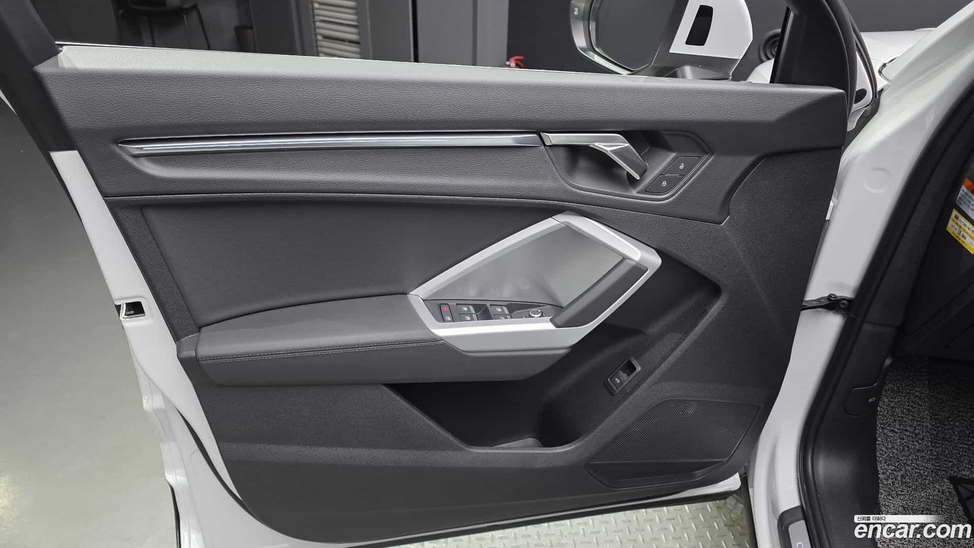 Q3 Audi 2023.11-INNER-034