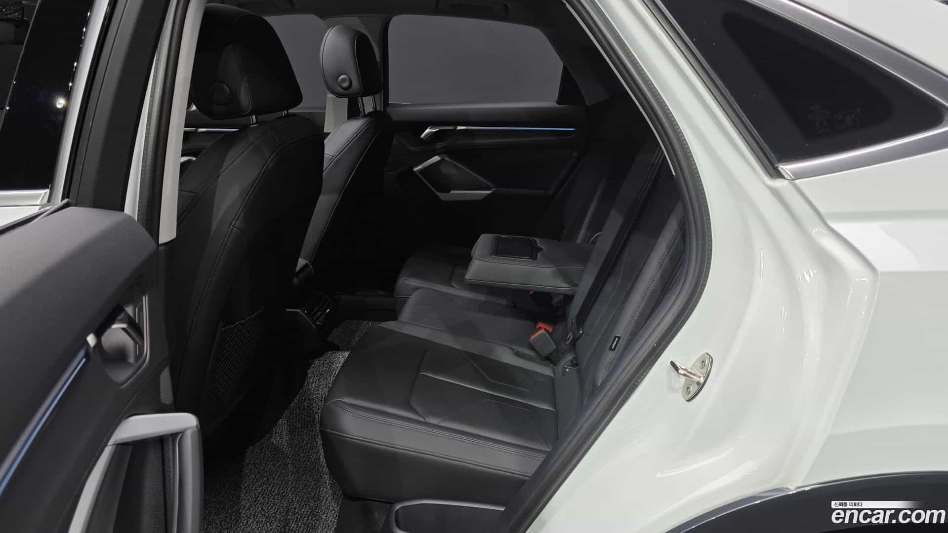 Q3 Audi 2023.11-INNER-036