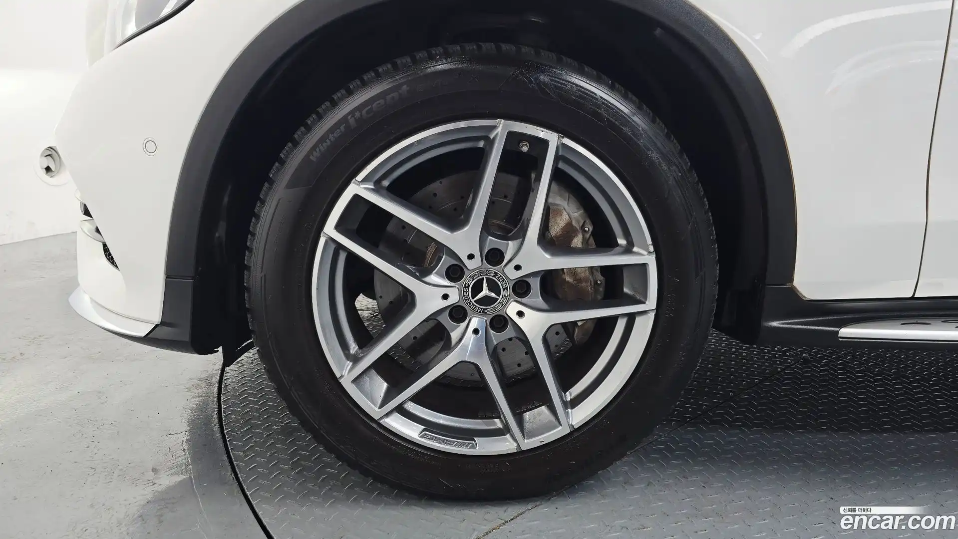 GLC-Class Mercedes-Benz 2018.2-OUTER-005