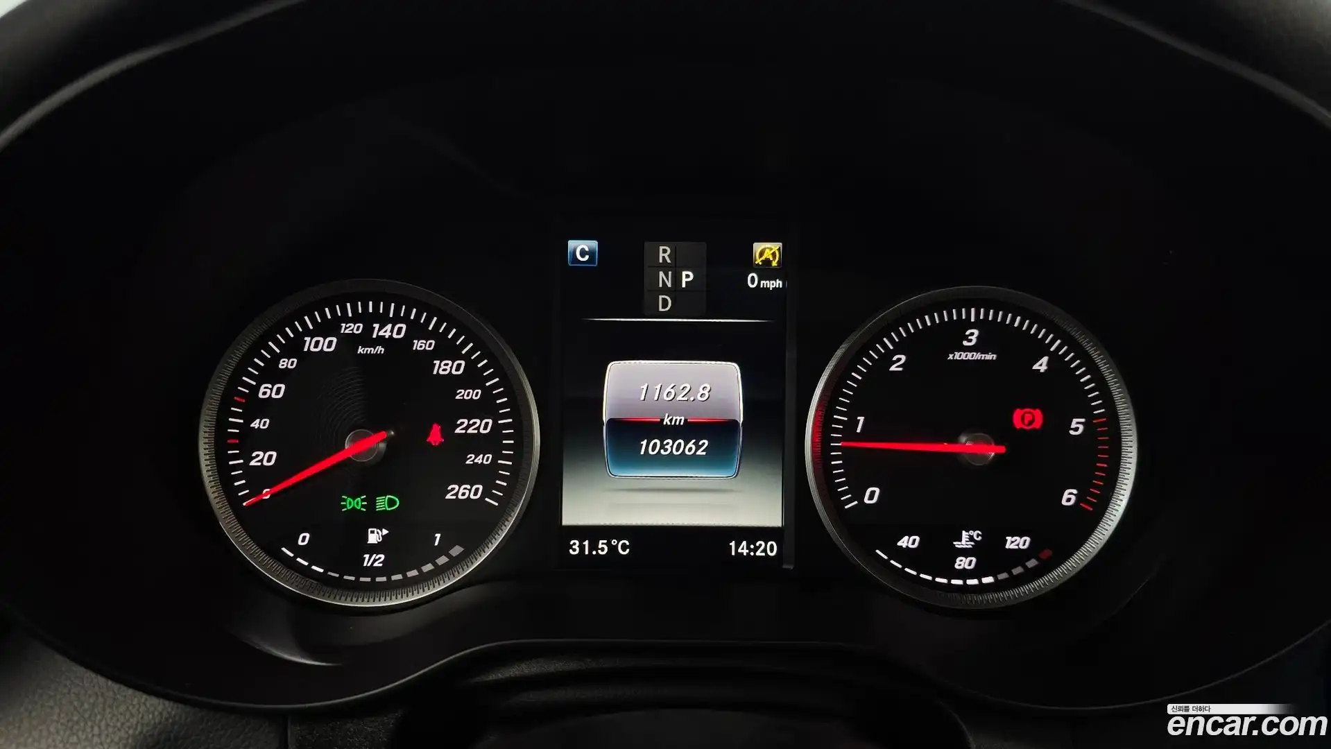 GLC-Class Mercedes-Benz 2018.2-INNER-008