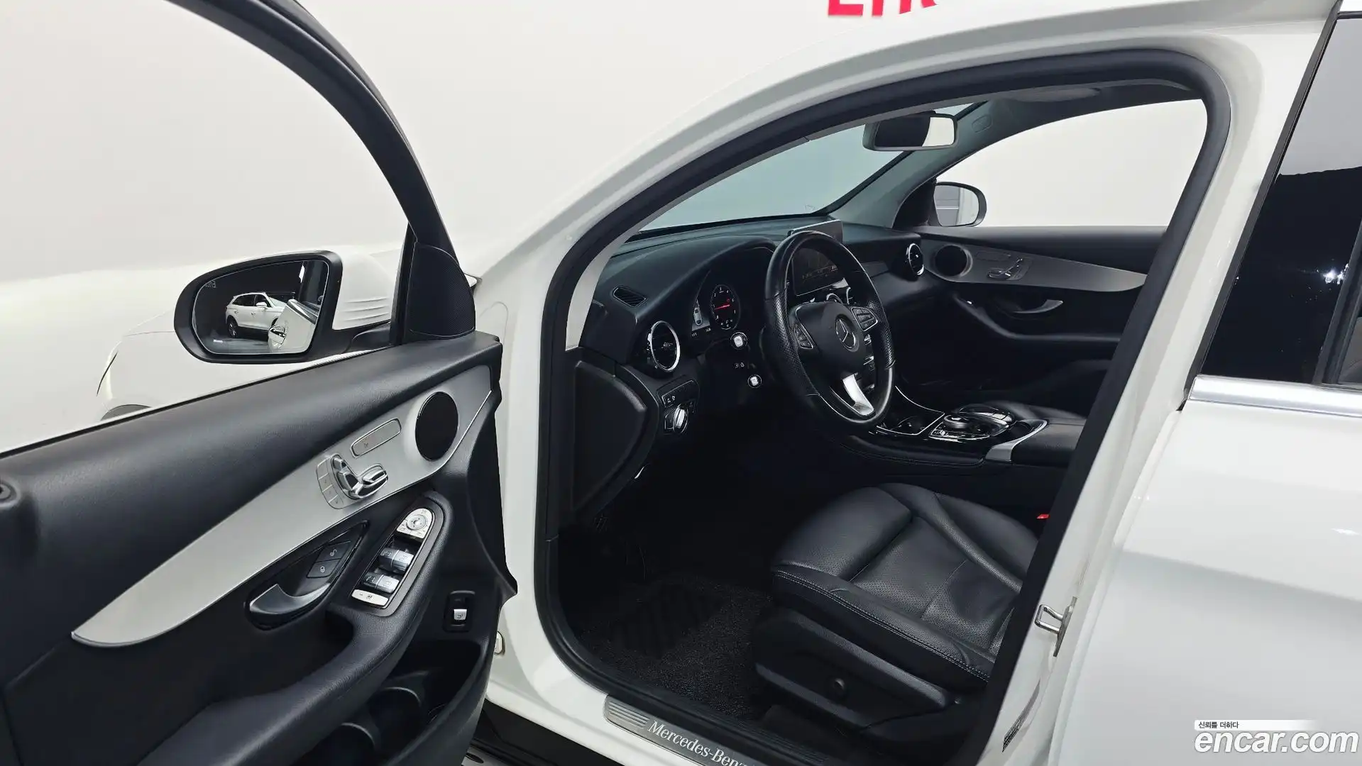 GLC-Class Mercedes-Benz 2018.2-INNER-010