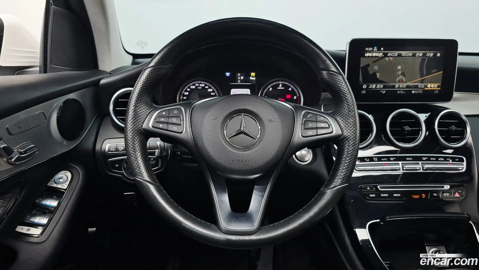 GLC-Class Mercedes-Benz 2018.2-OPTION-018