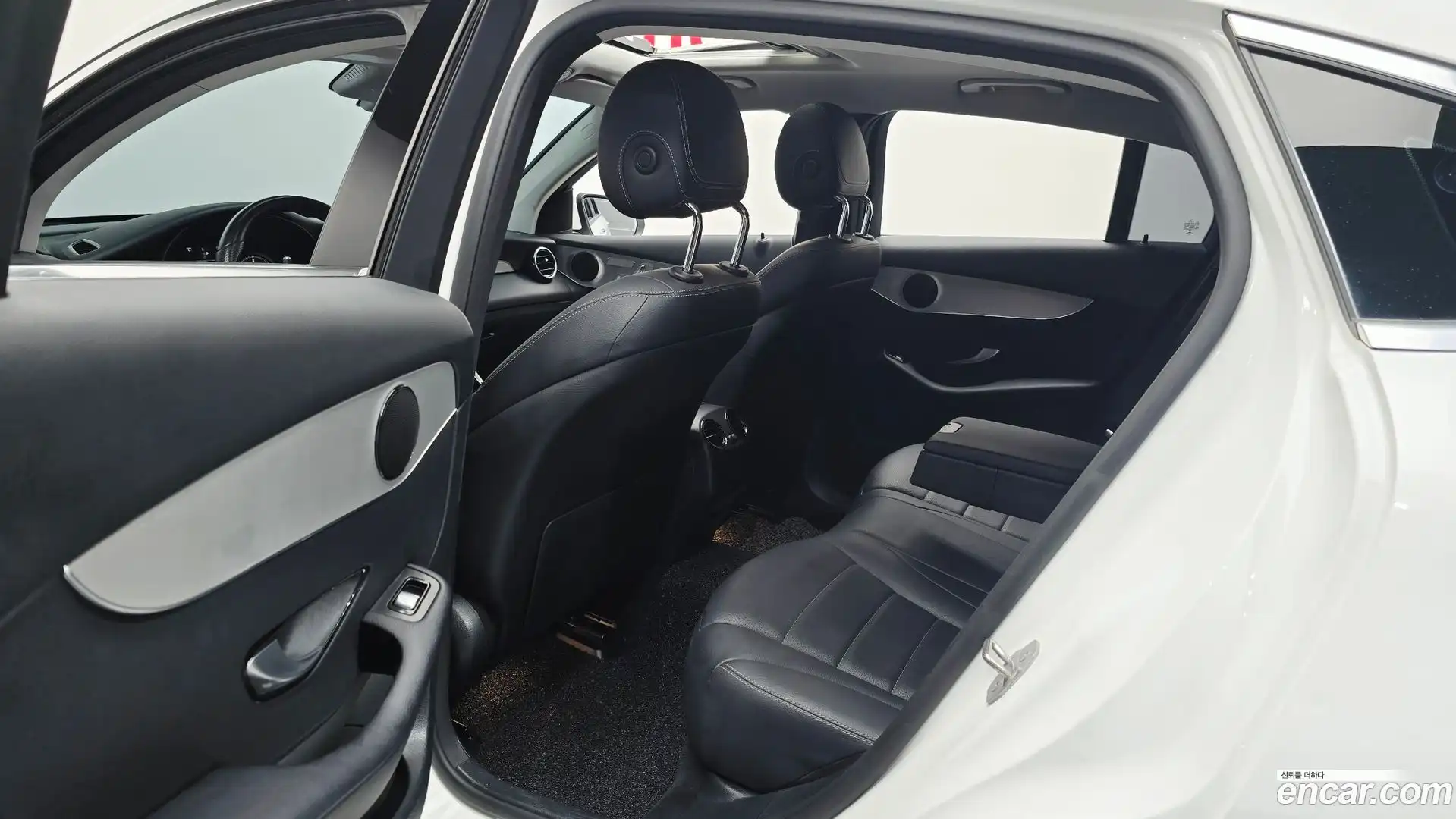 GLC-Class Mercedes-Benz 2018.2-OPTION-022