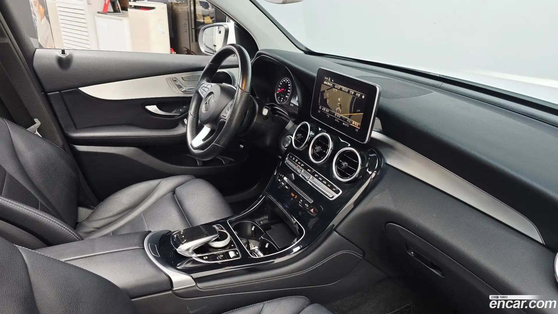 GLC-Class Mercedes-Benz 2018.2-OPTION-040