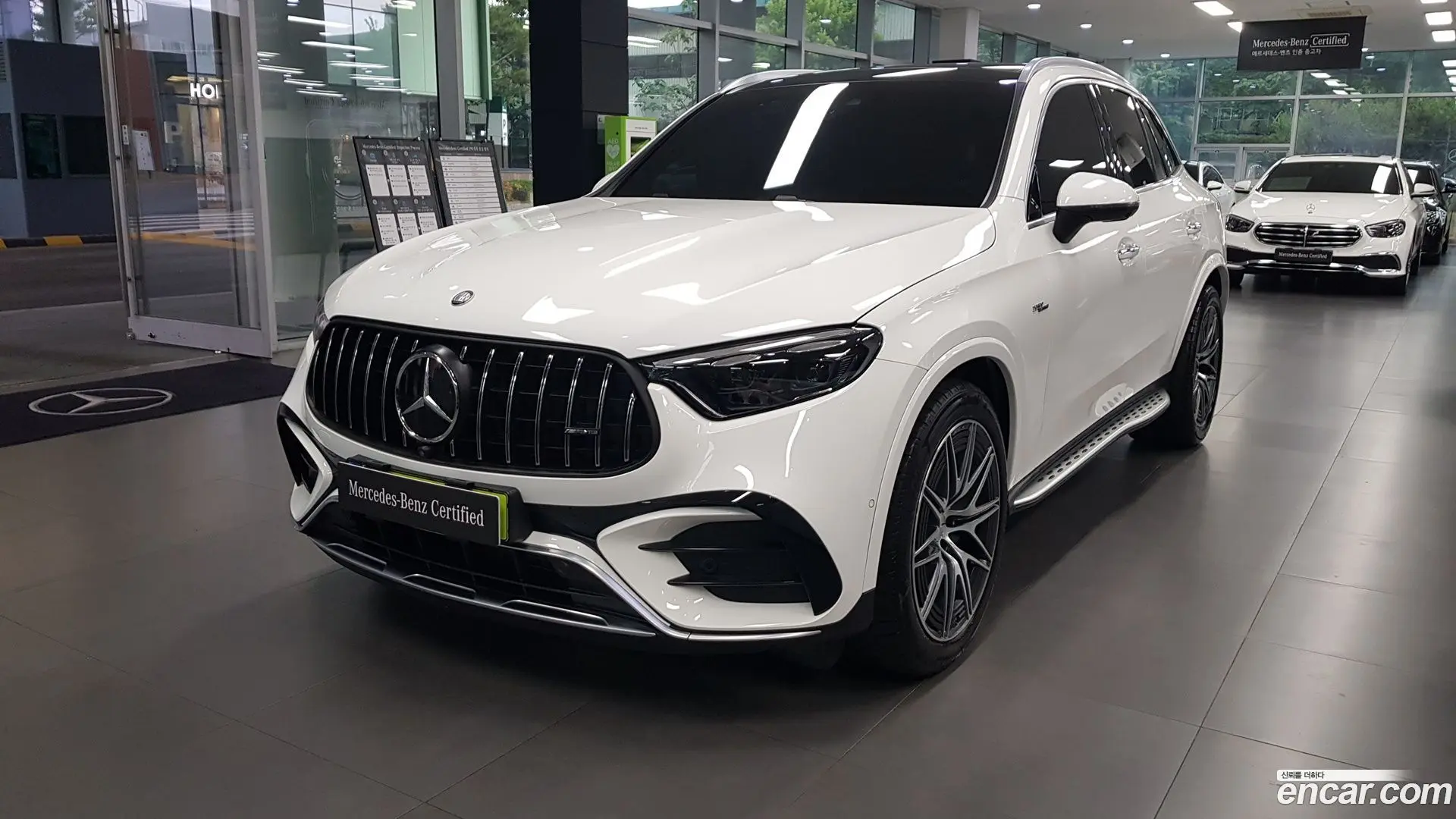 Main__Slider__Photo:GLC-Class Mercedes-Benz 2025.8-0