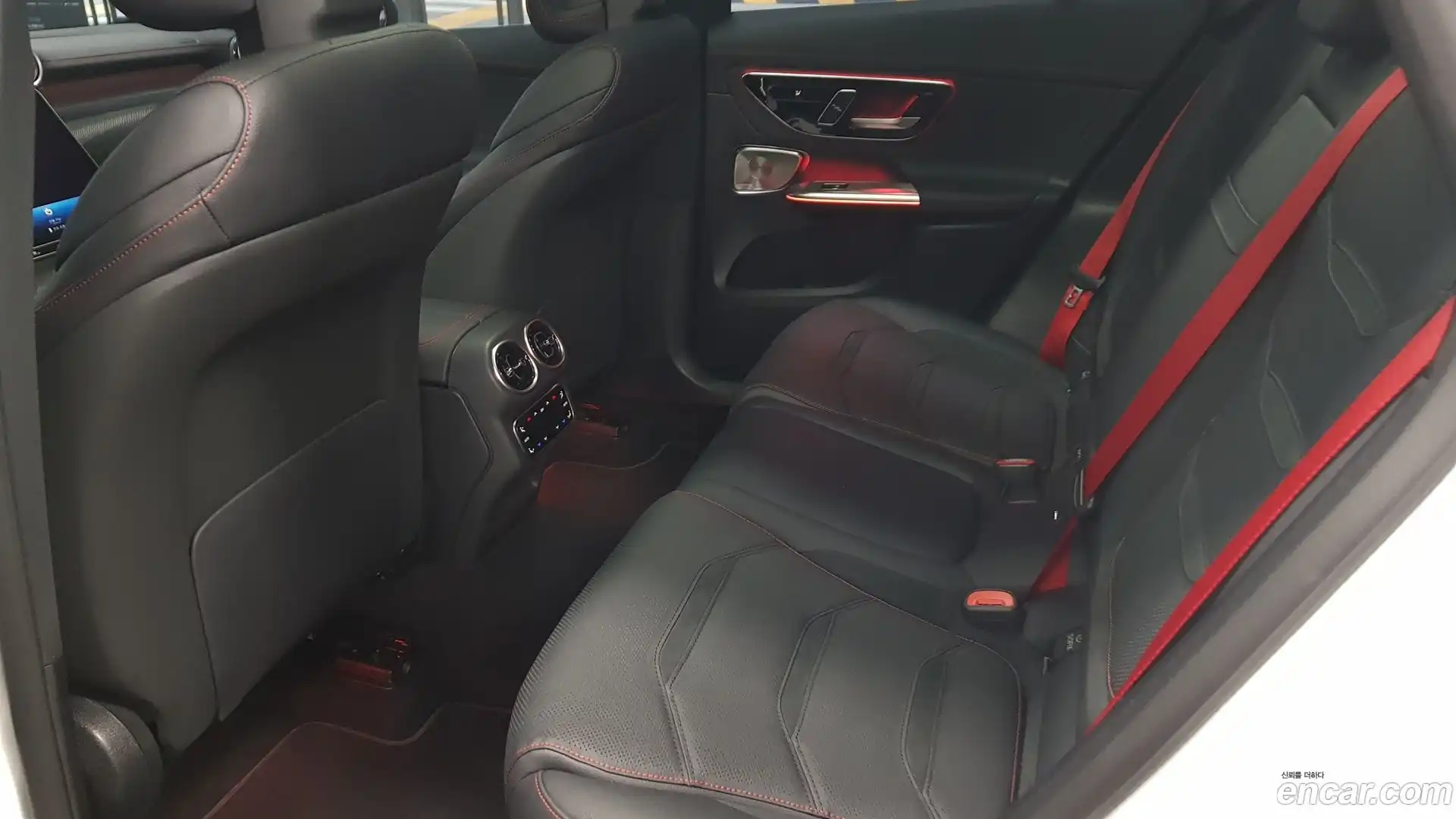 GLC-Class Mercedes-Benz 2025.8-INNER-010